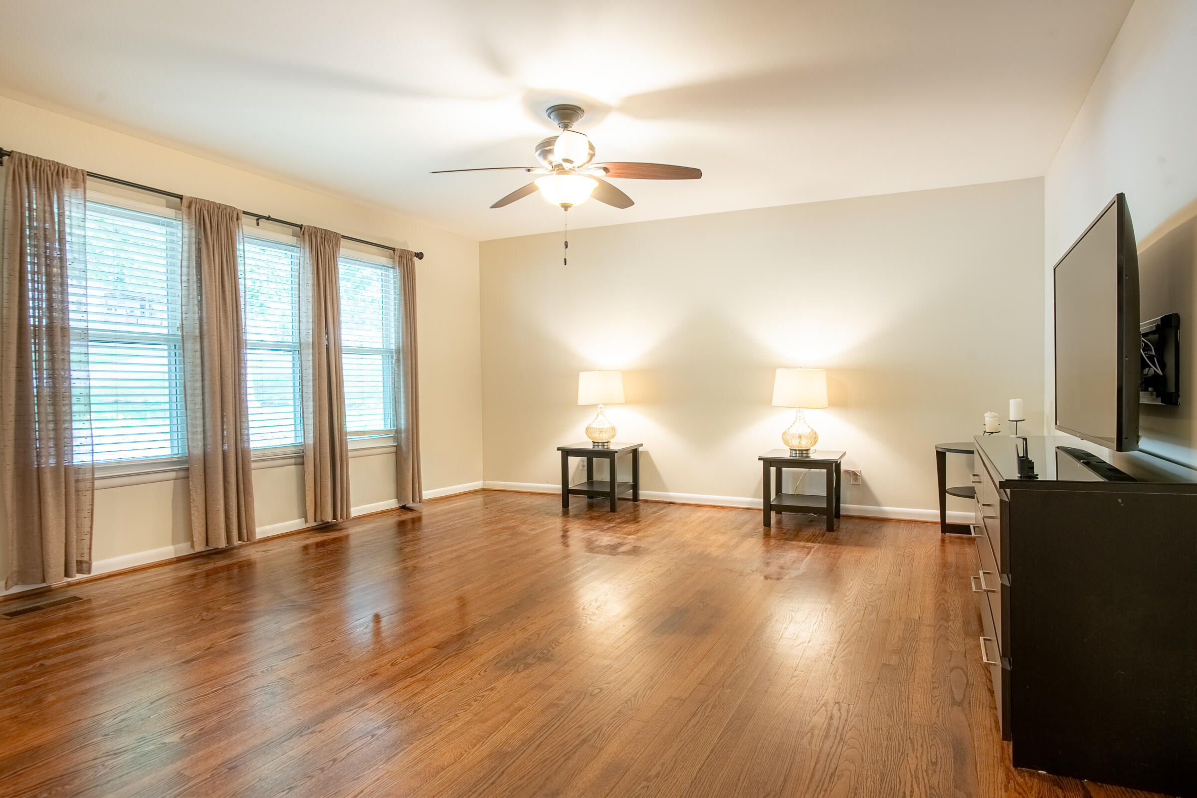 4633 Cloverdale Loop