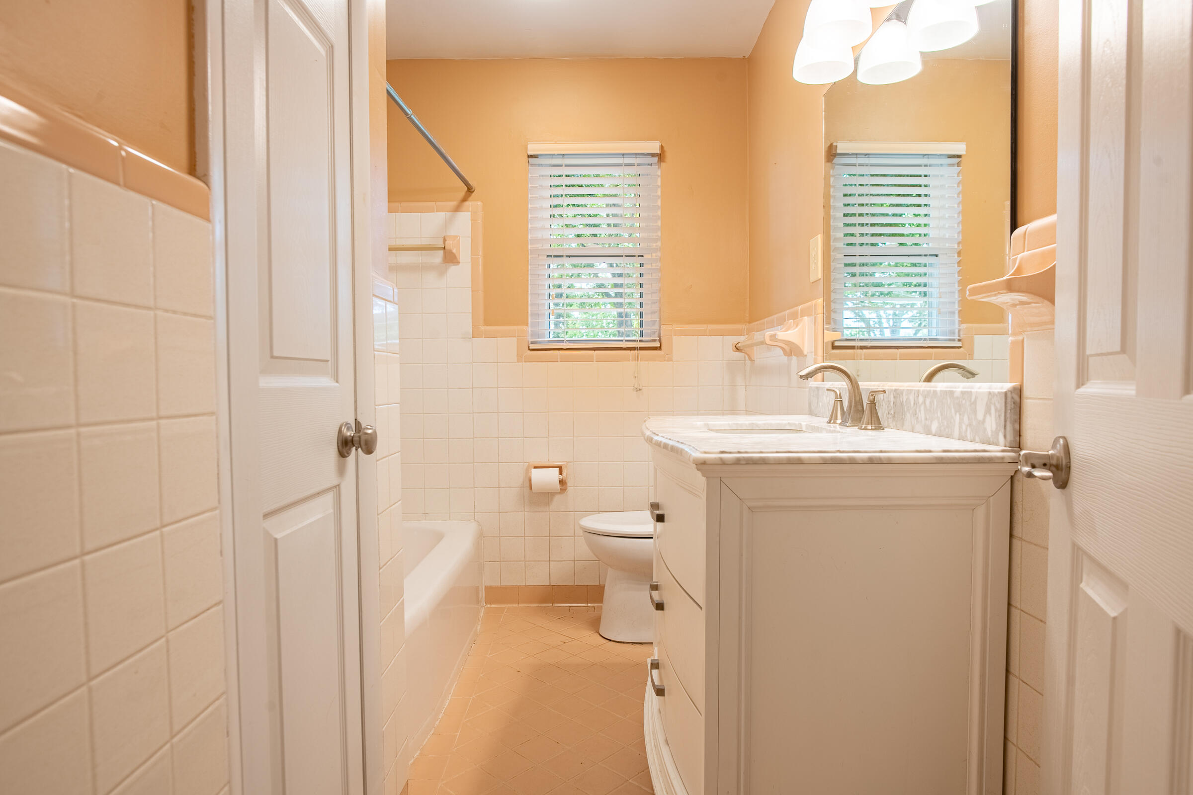 4633 Cloverdale Loop