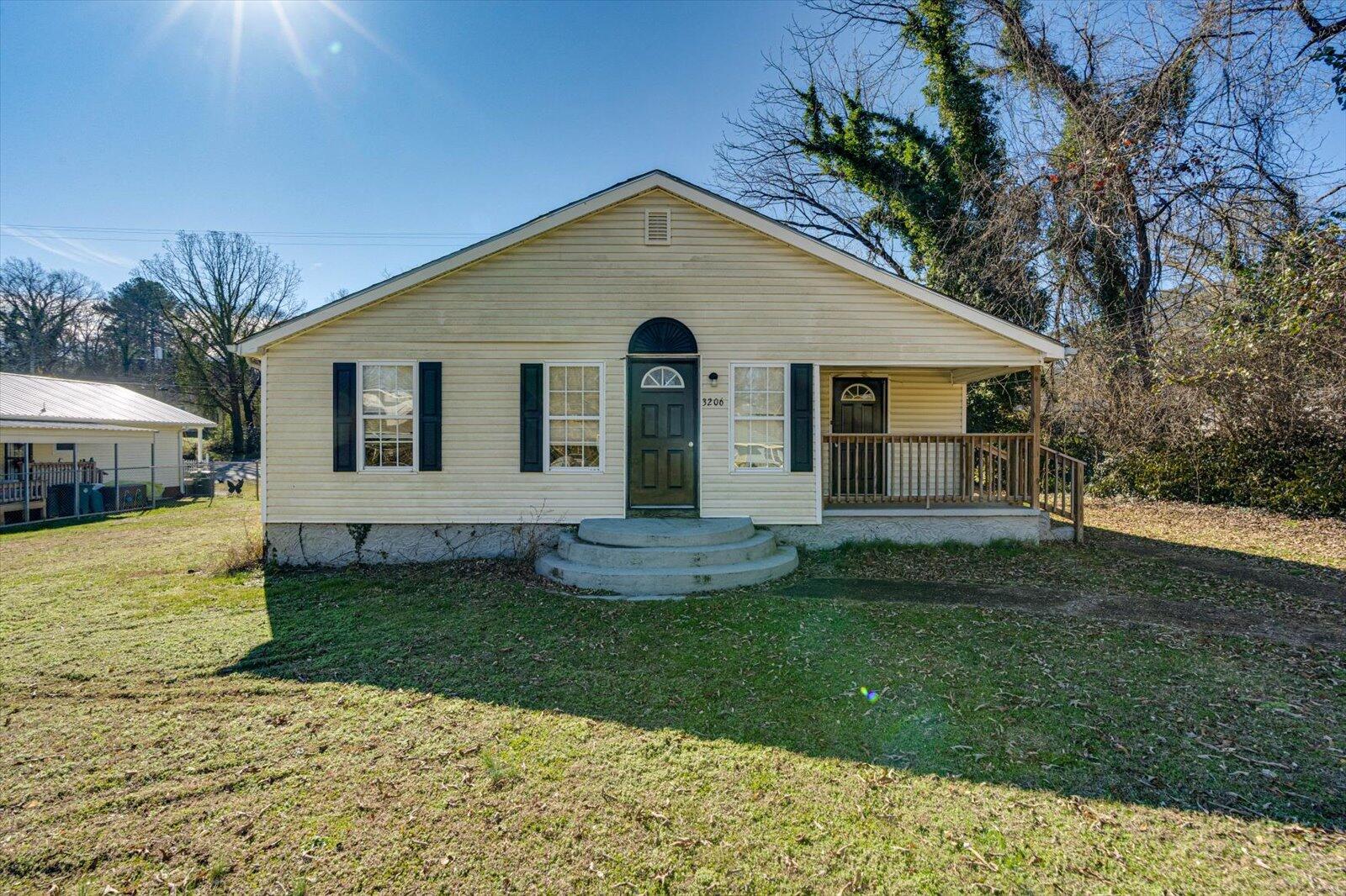 3206 Dyer Street