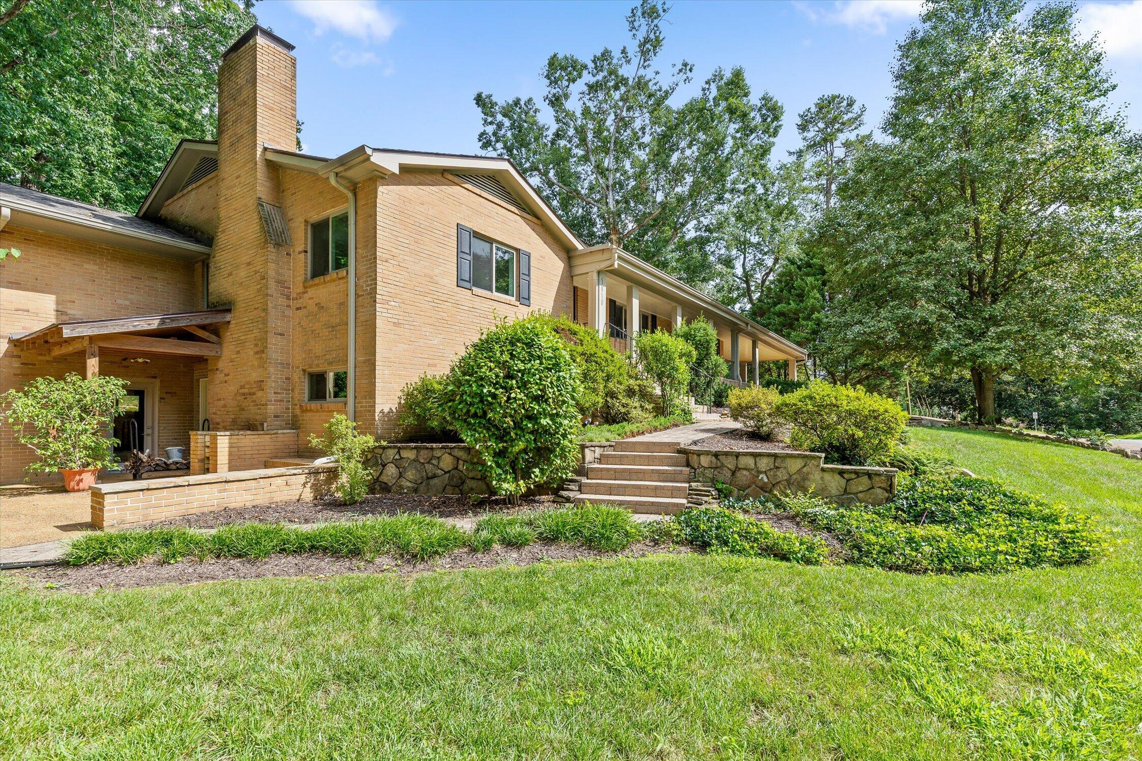 1910 Mcdade Lane