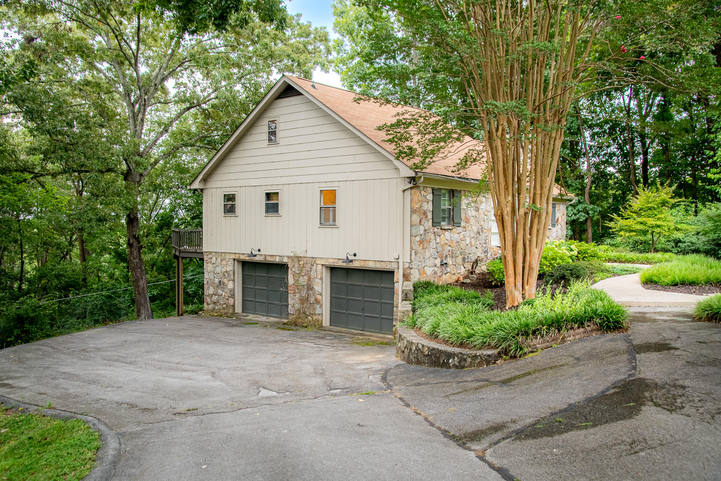 1107 River Hills Drive