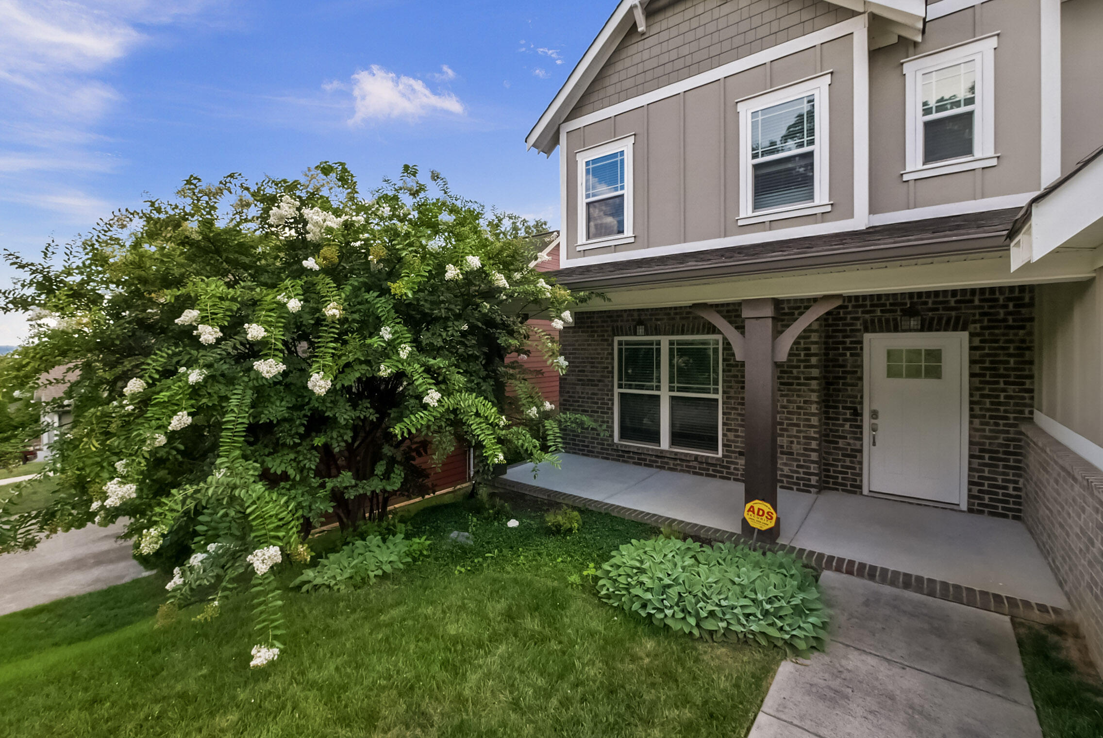 1276 Bridgeview Drive