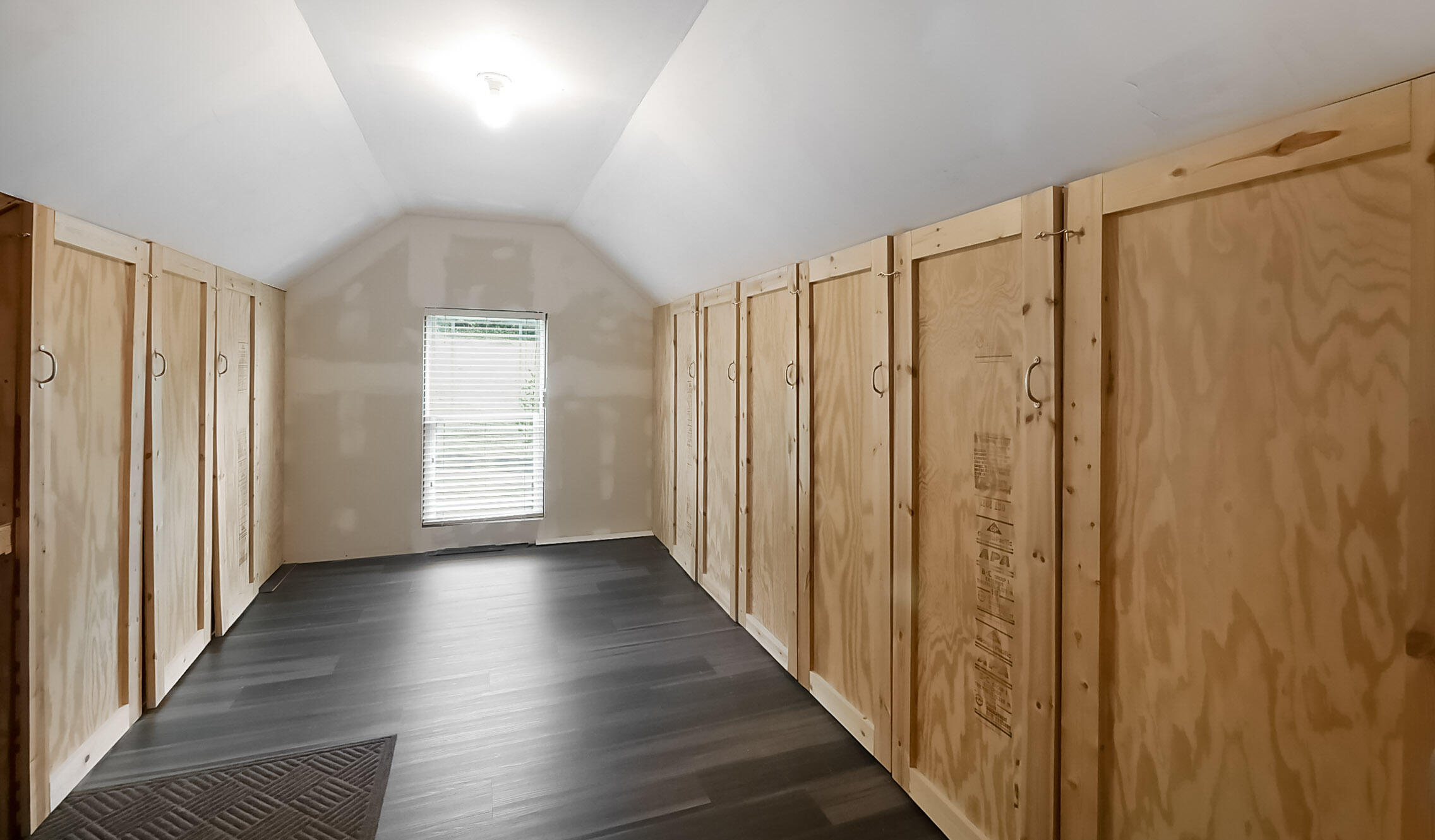 1276 Bridgeview Drive