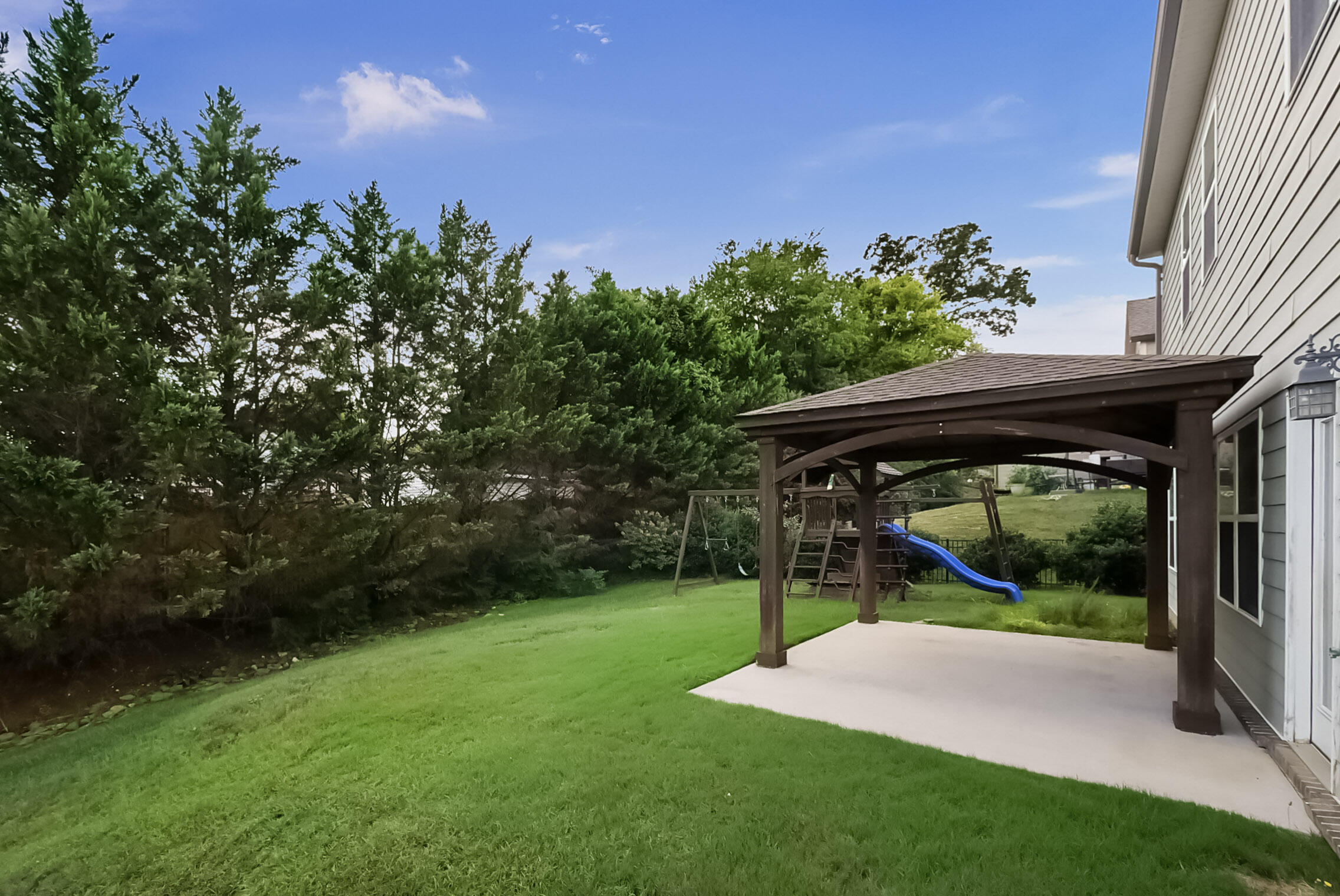 1276 Bridgeview Drive