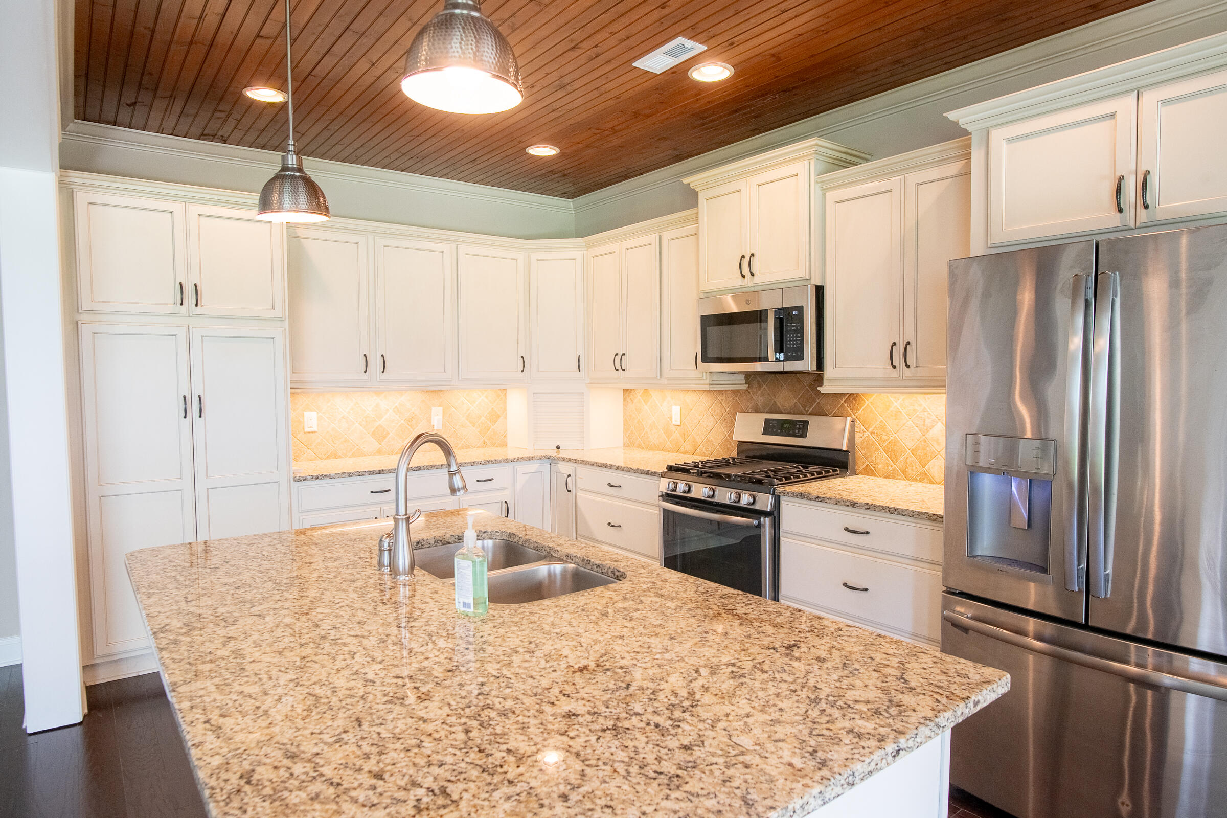 5644 Bungalow Circle