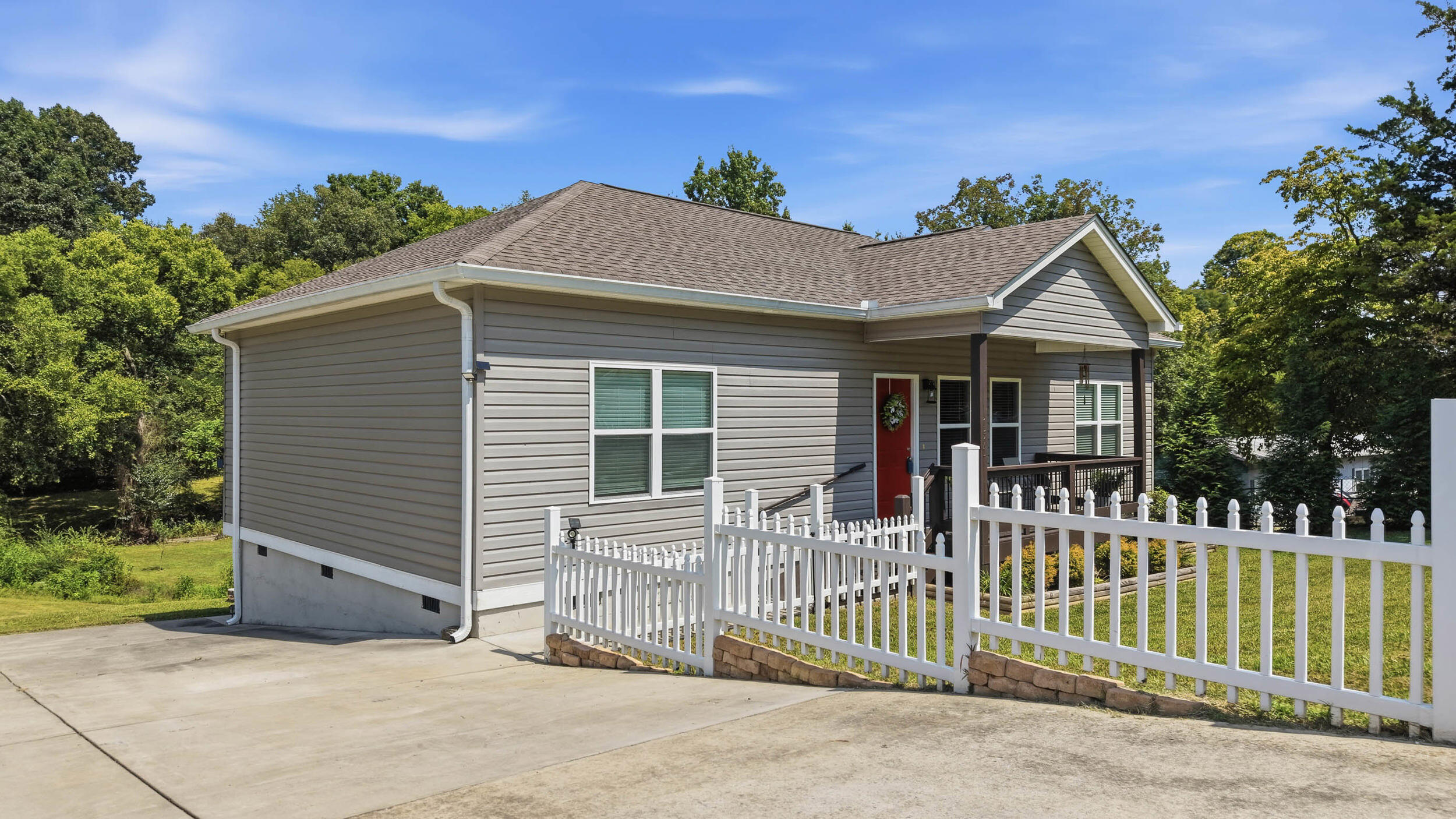 1547 Dallas Lake Road