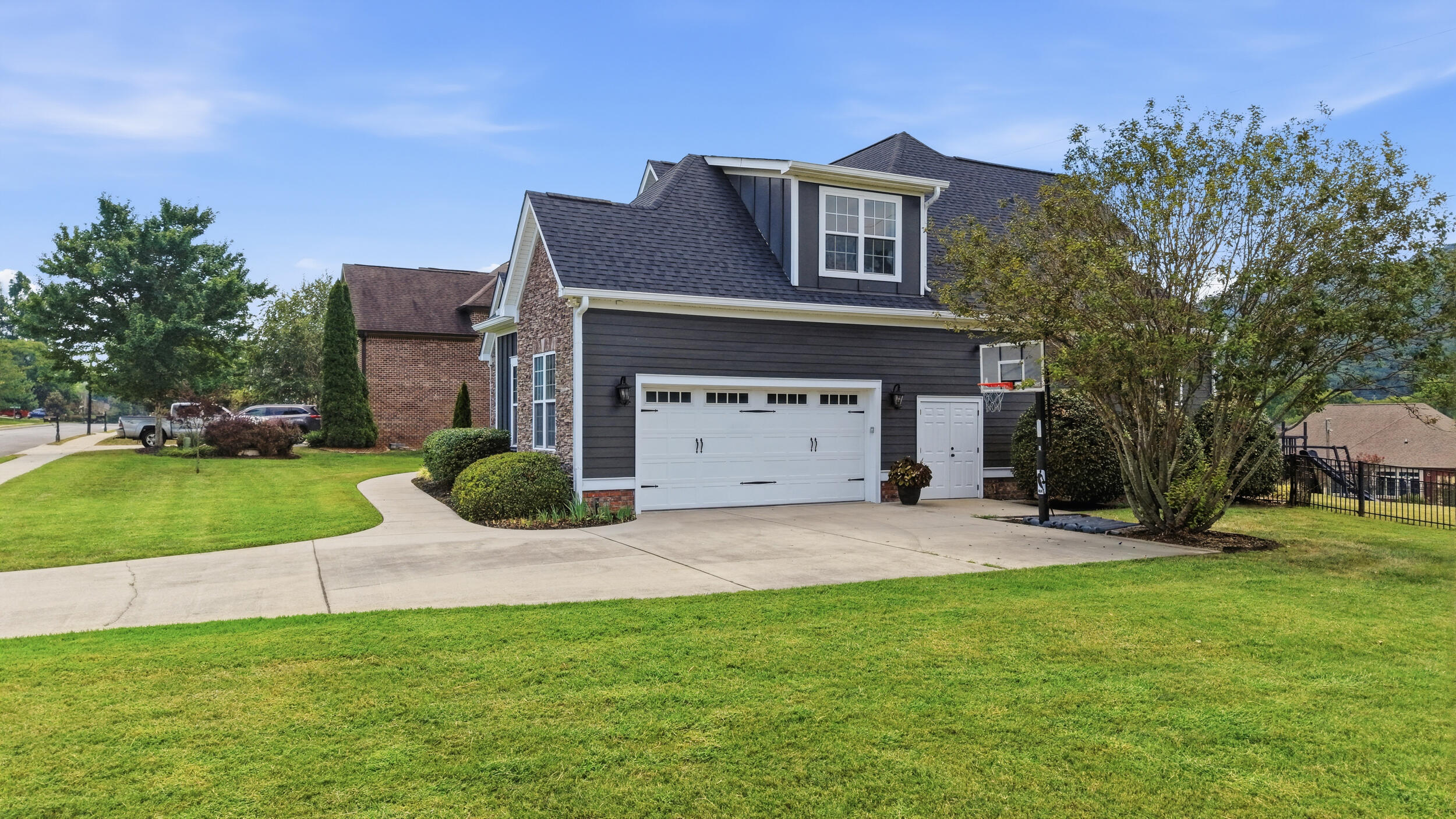 1227 Saddlebrook Drive