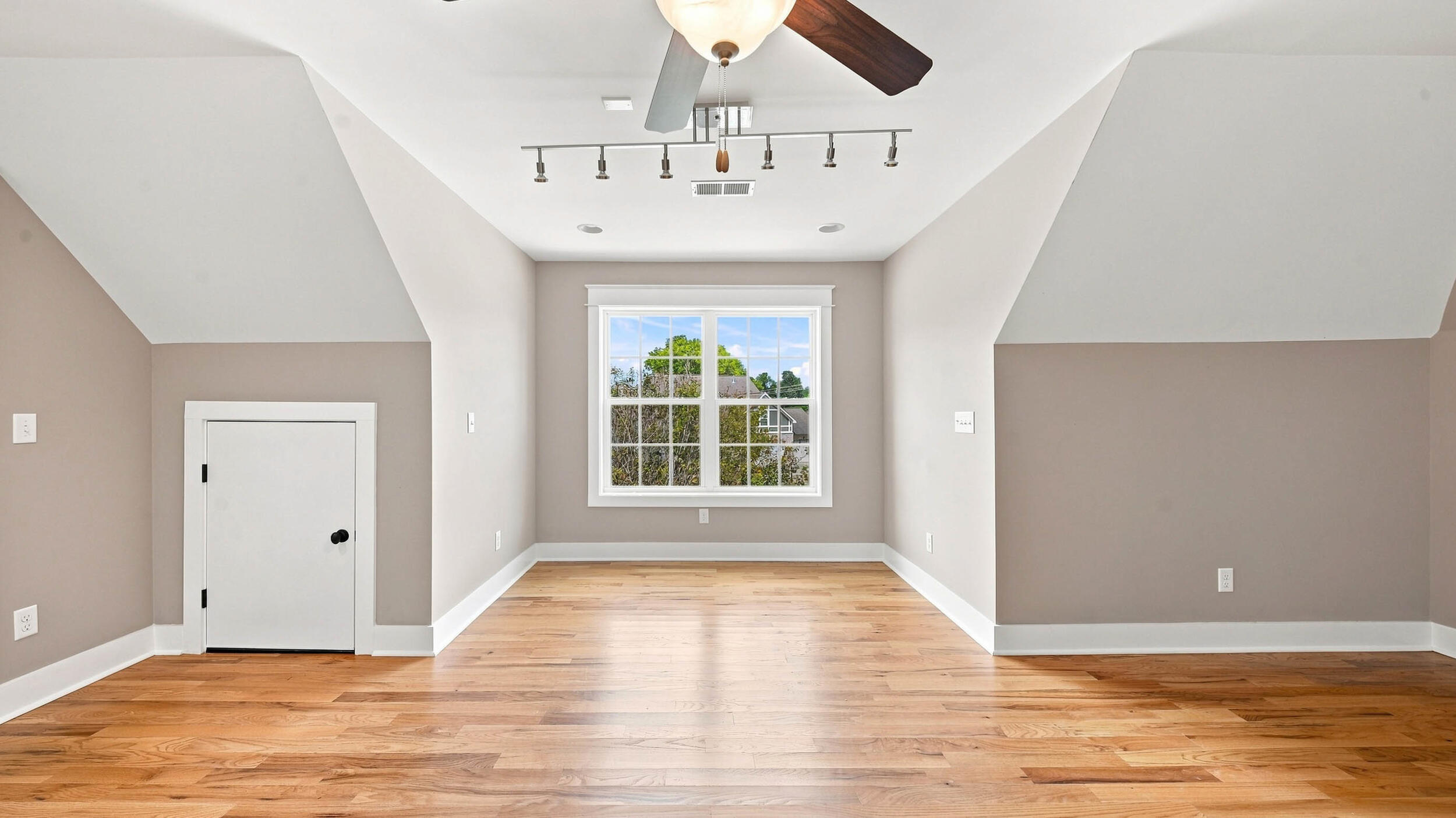 1227 Saddlebrook Drive