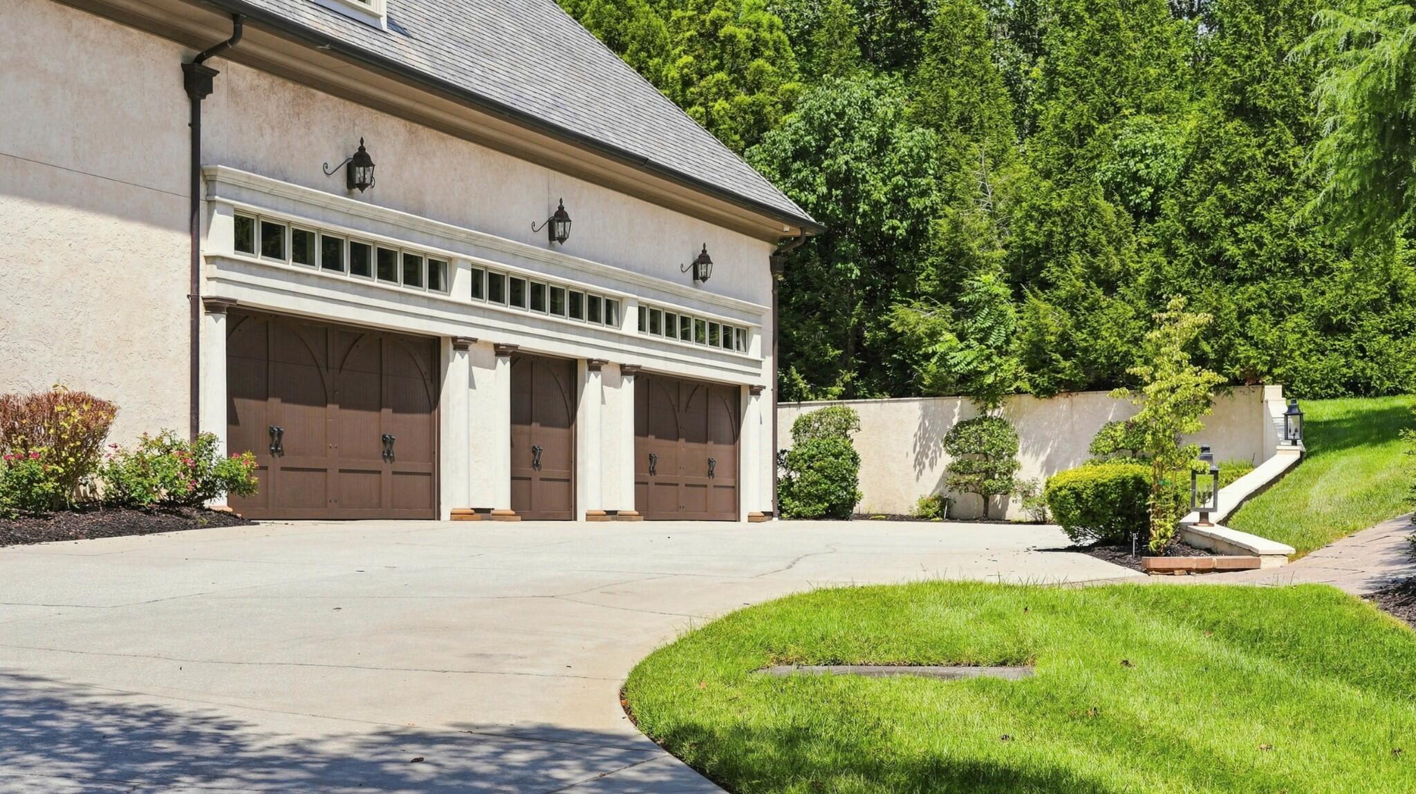 8843 Forest Creek Lane
