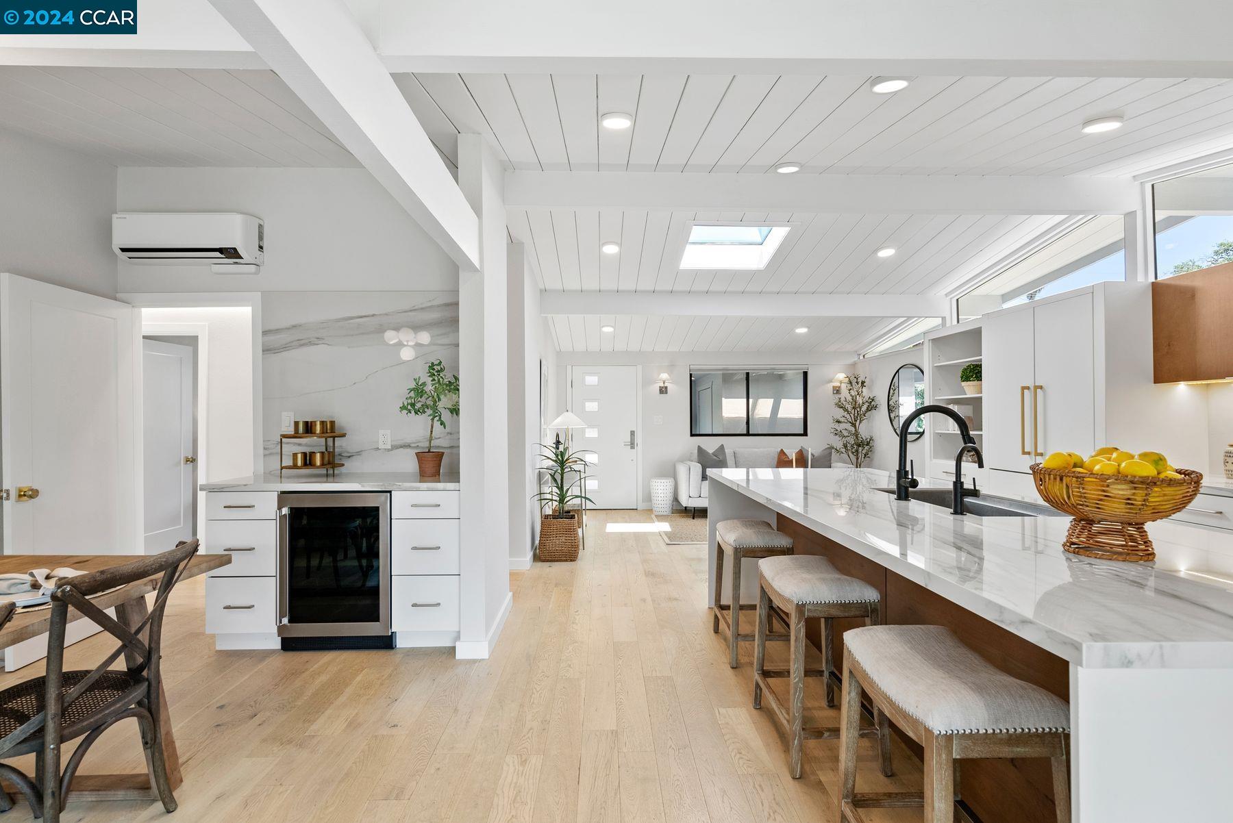 1124 Santa Lucia Drive