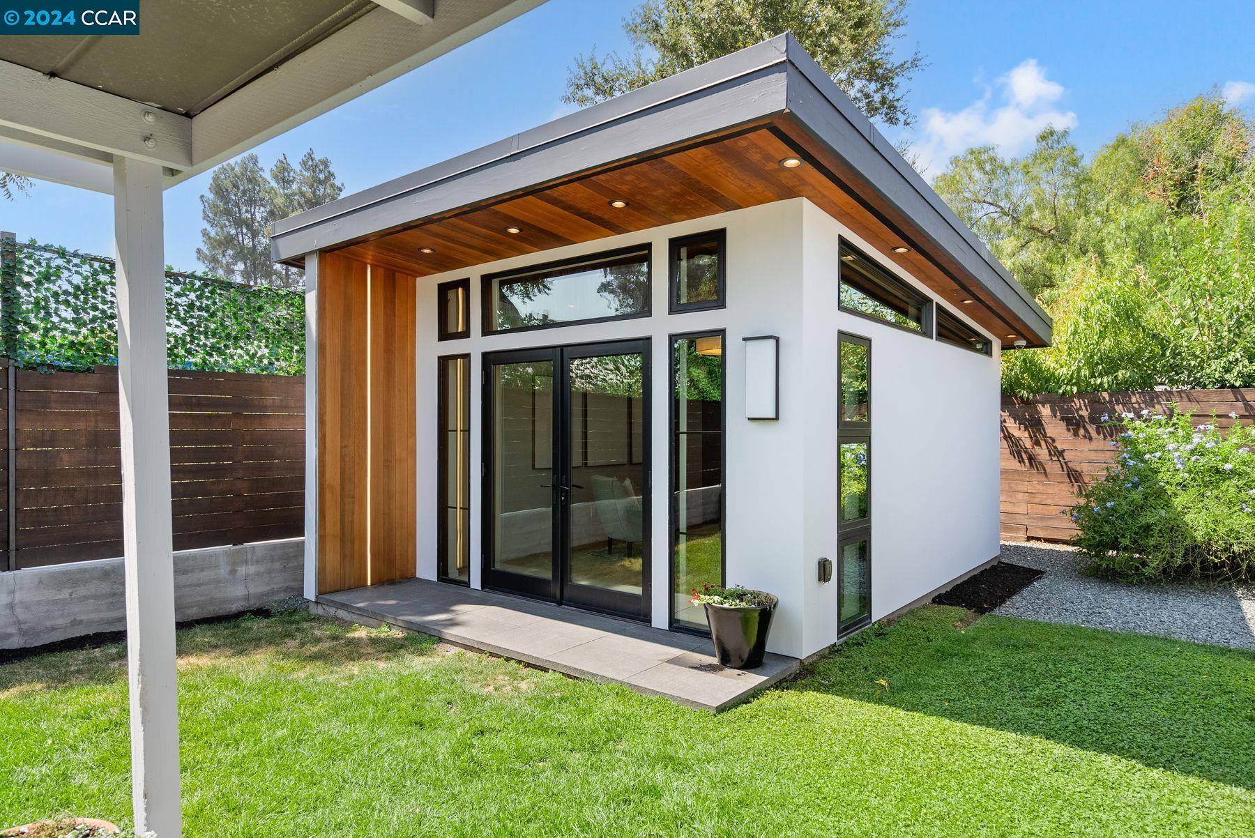 1124 Santa Lucia Drive