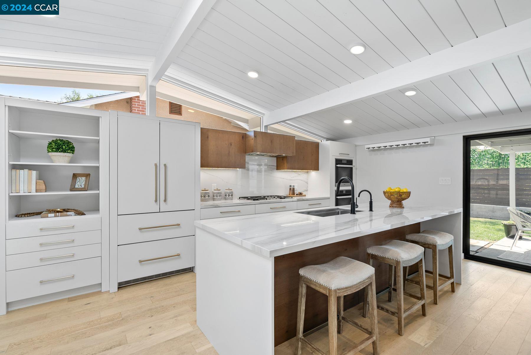 1124 Santa Lucia Drive