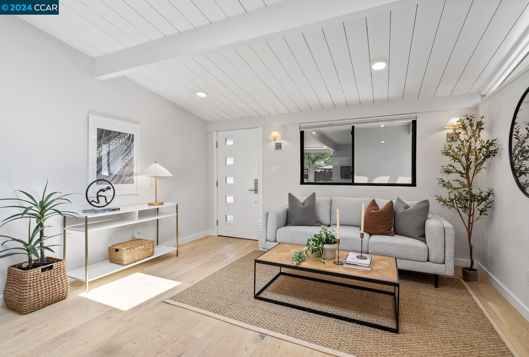 1124 Santa Lucia Drive