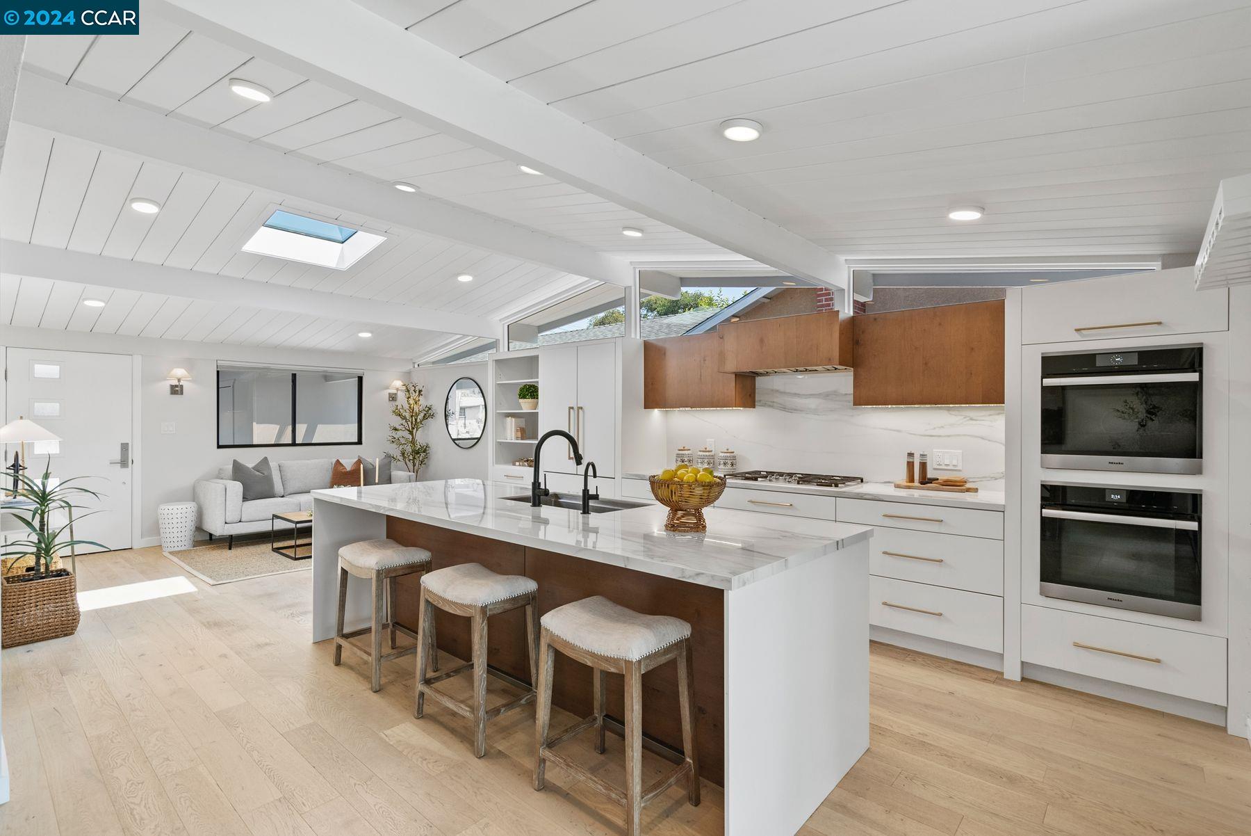 1124 Santa Lucia Drive