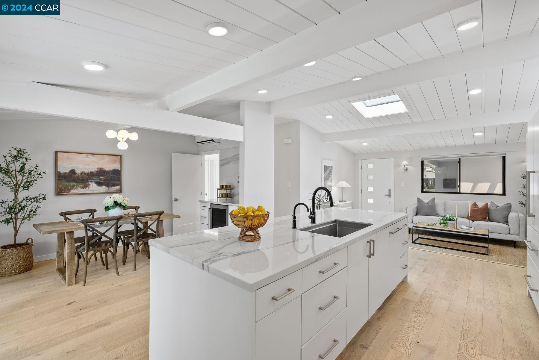 1124 Santa Lucia Drive