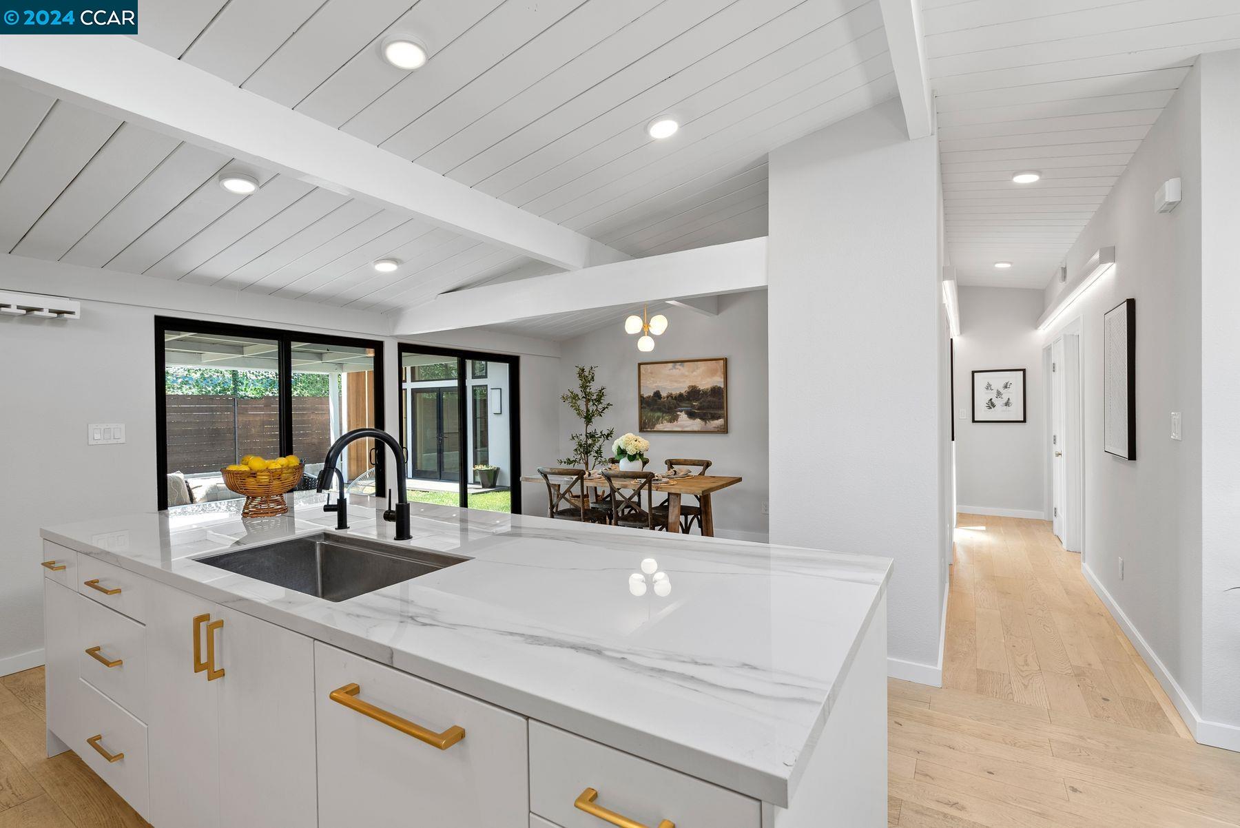 1124 Santa Lucia Drive