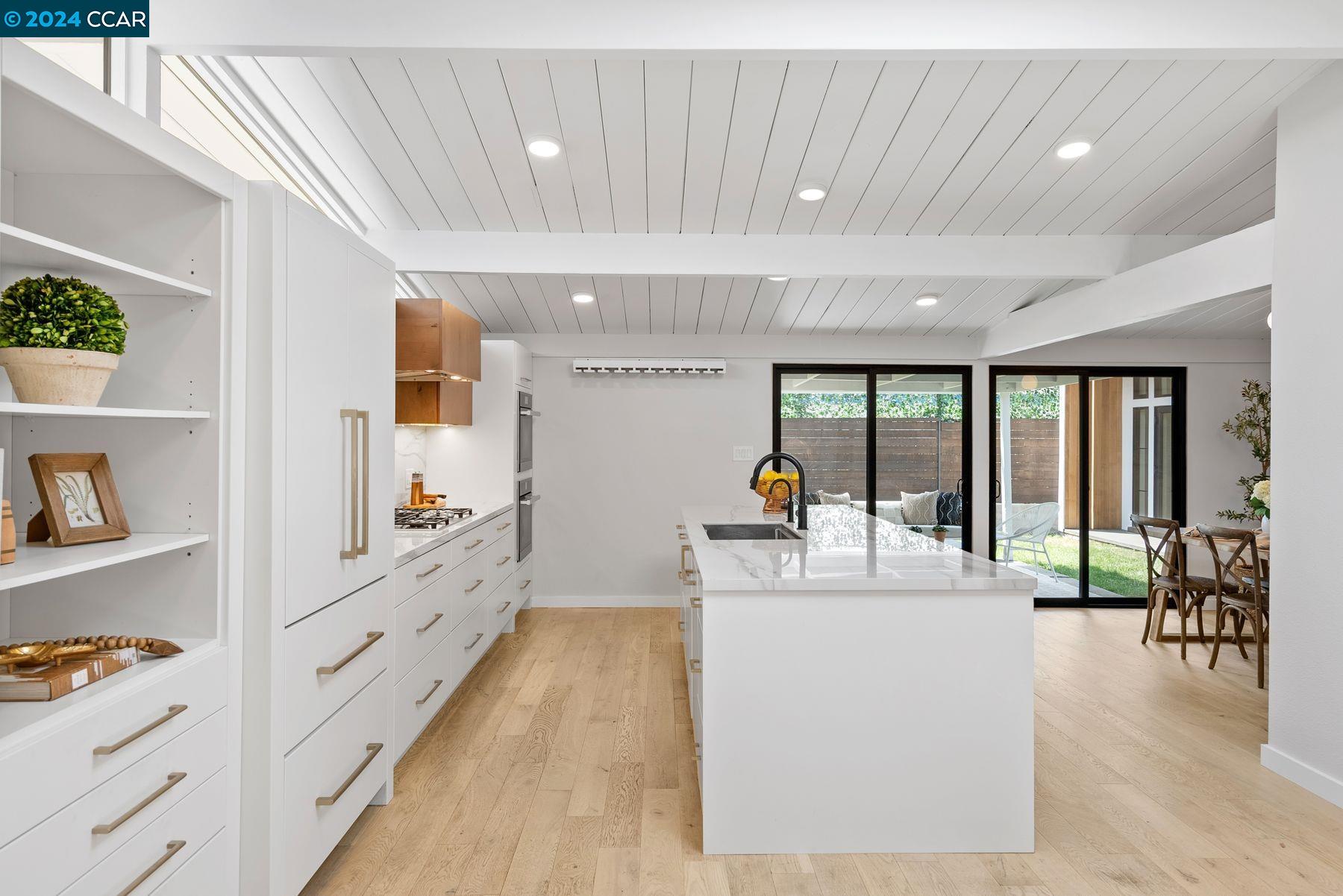 1124 Santa Lucia Drive