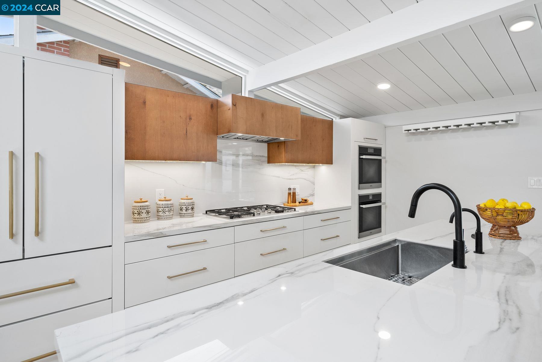 1124 Santa Lucia Drive