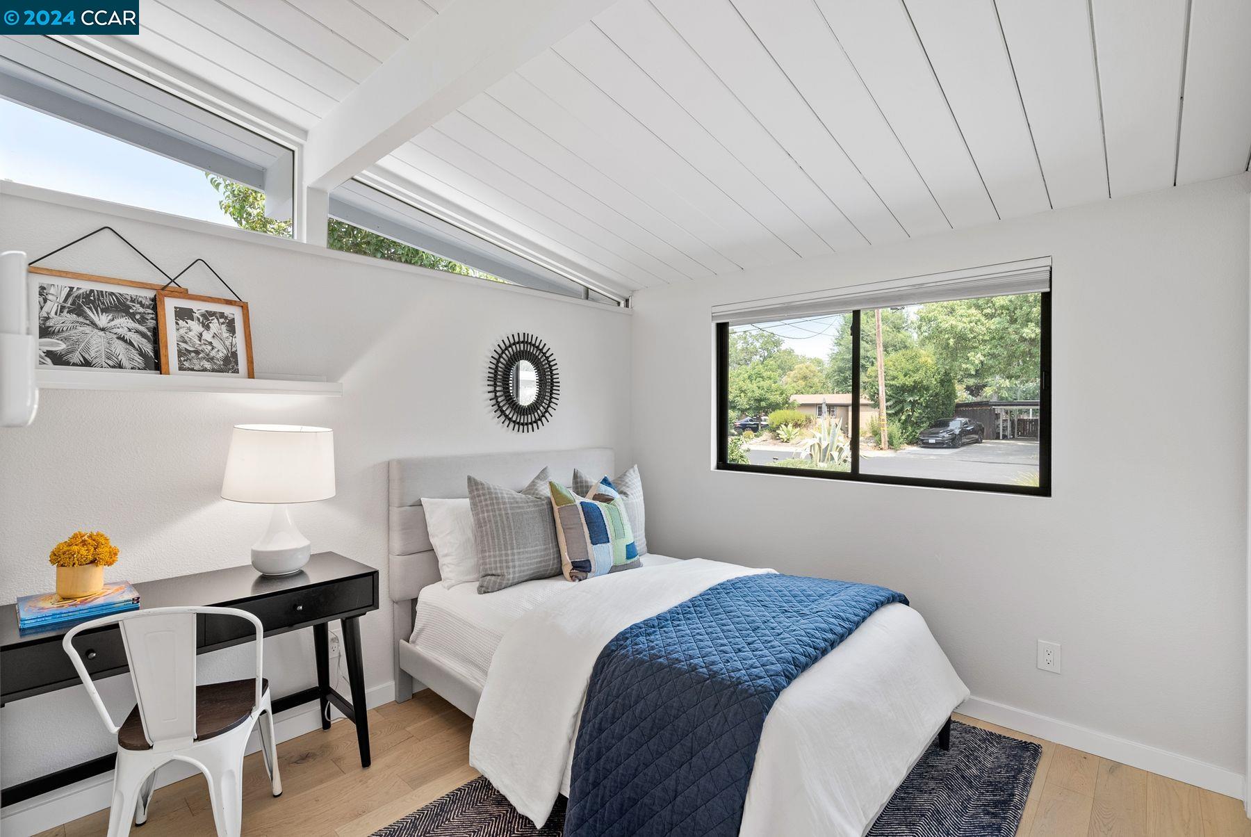 1124 Santa Lucia Drive