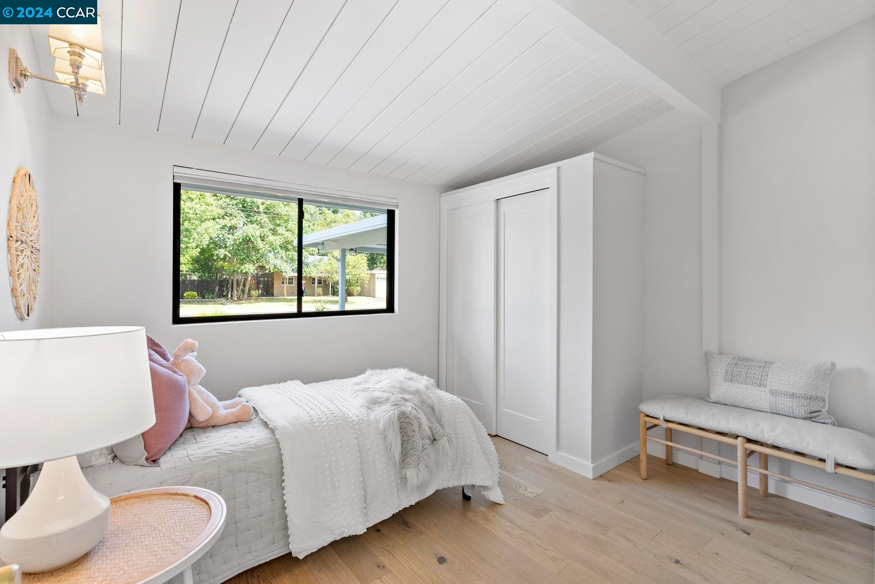 1124 Santa Lucia Drive