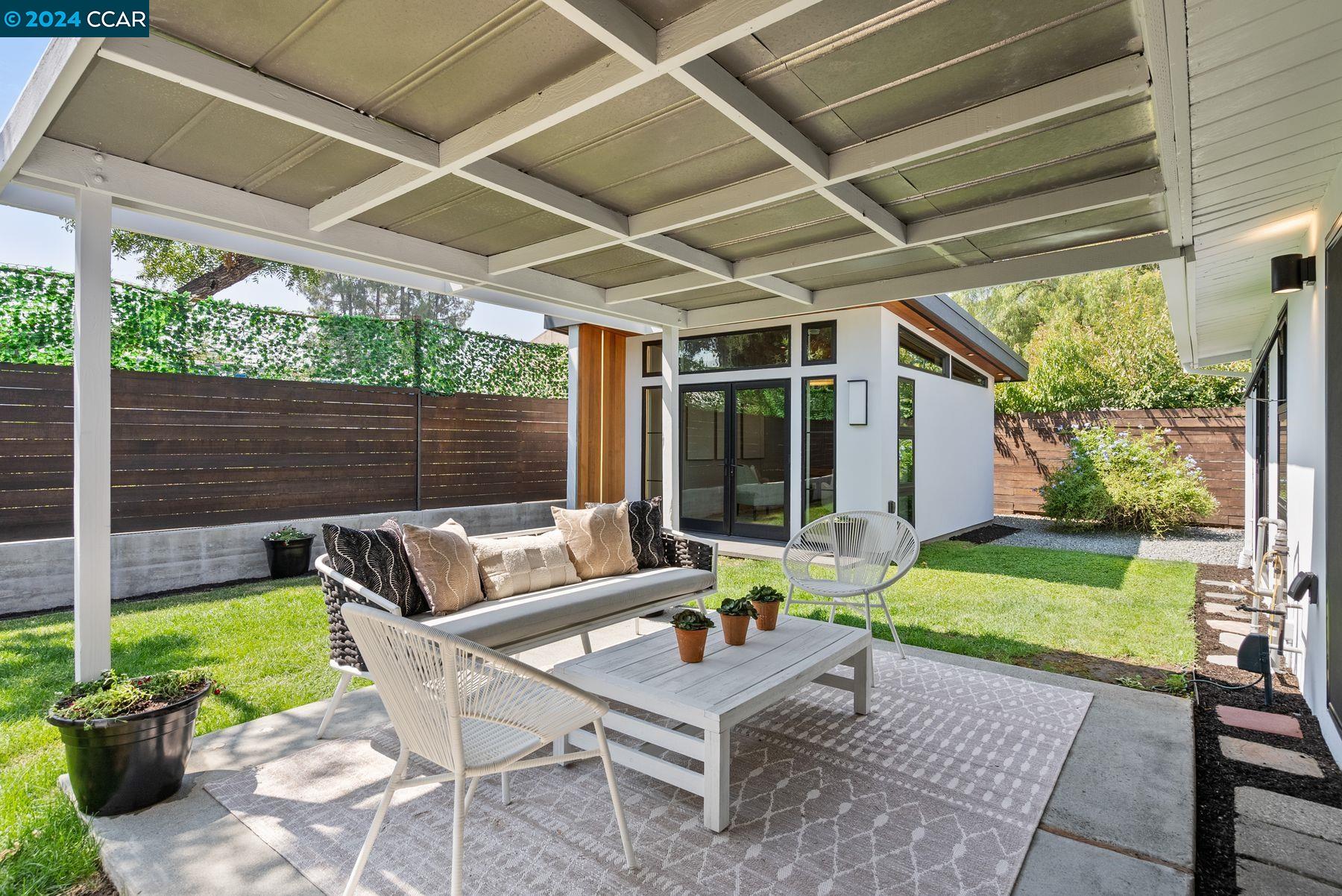 1124 Santa Lucia Drive