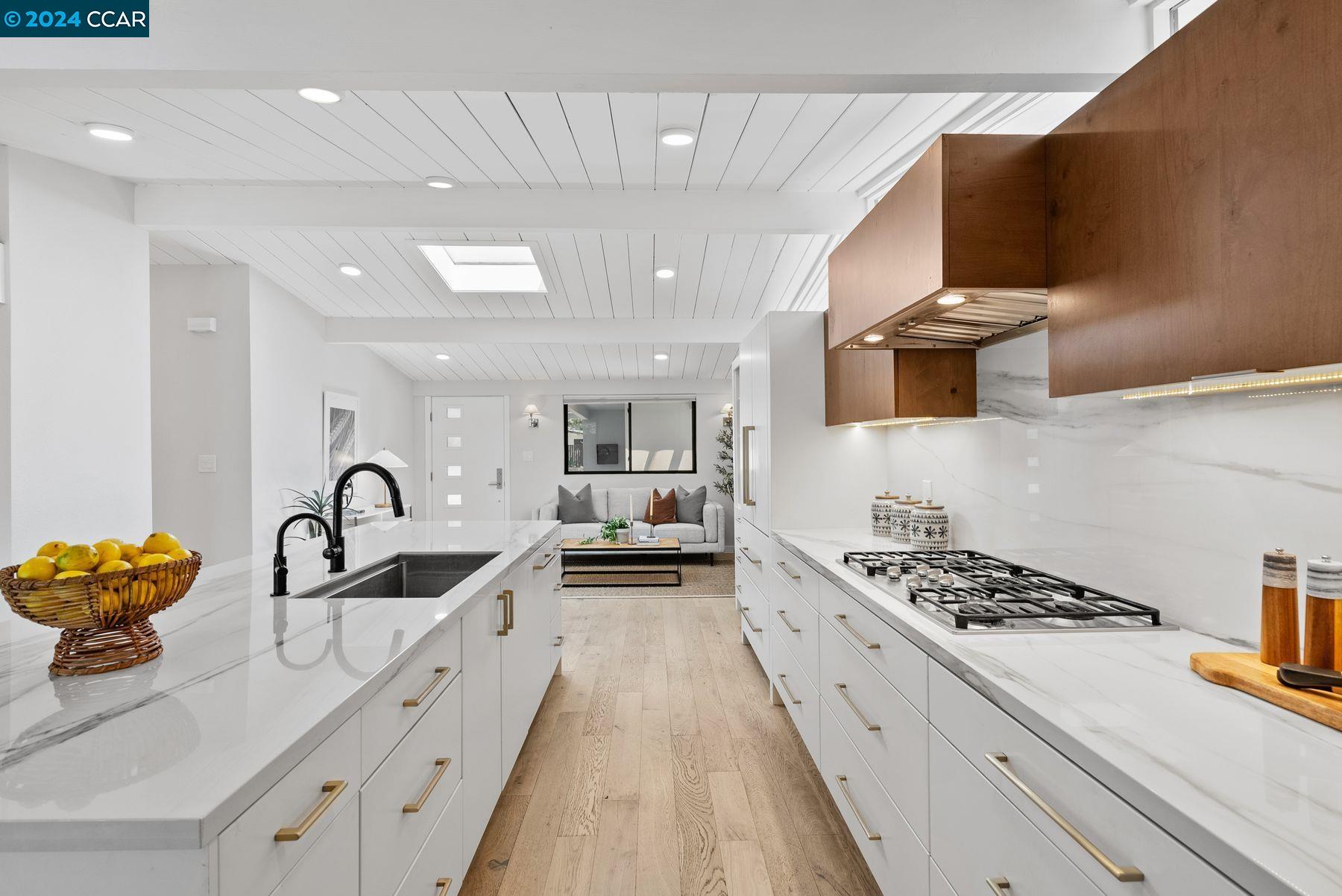 1124 Santa Lucia Drive