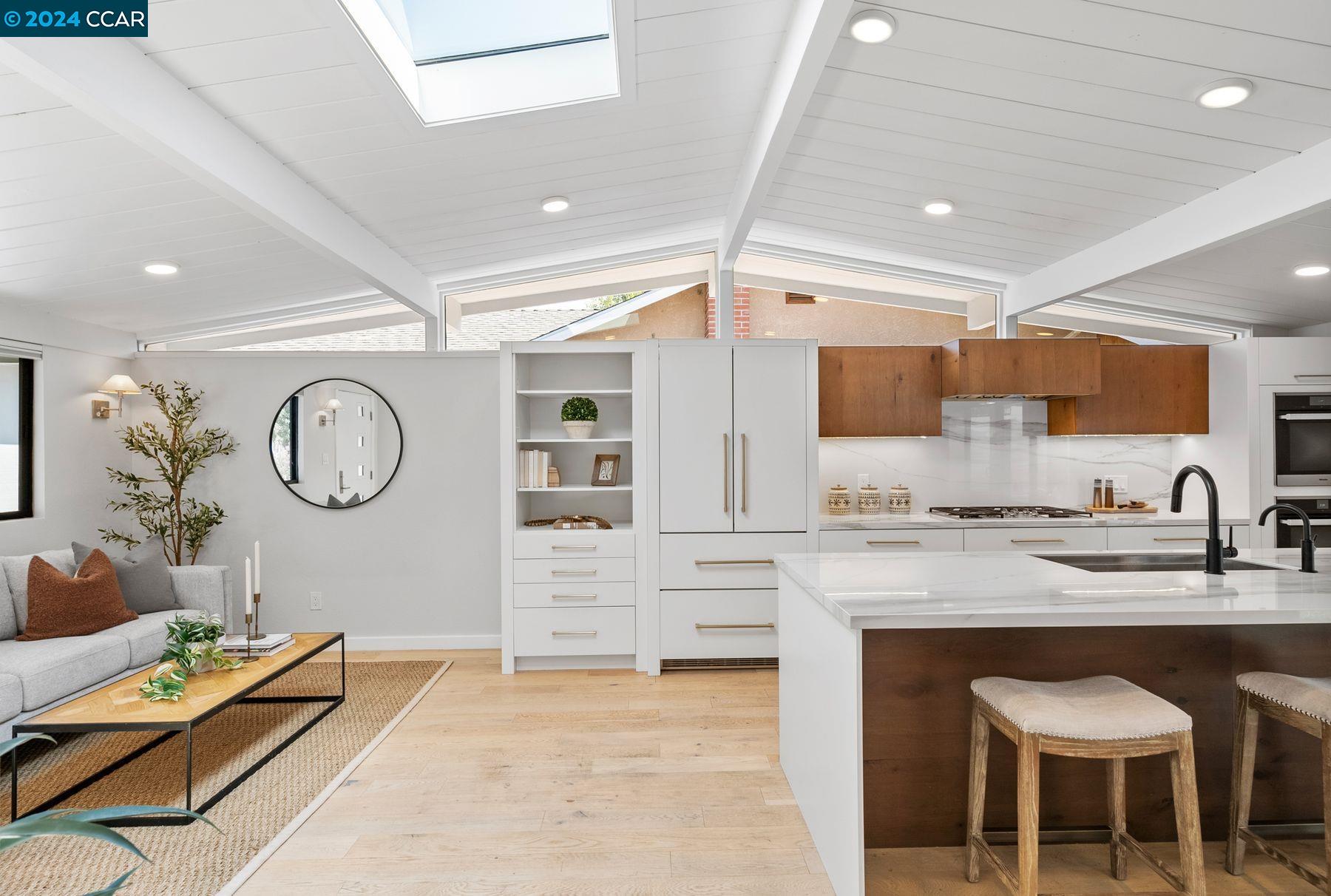 1124 Santa Lucia Drive