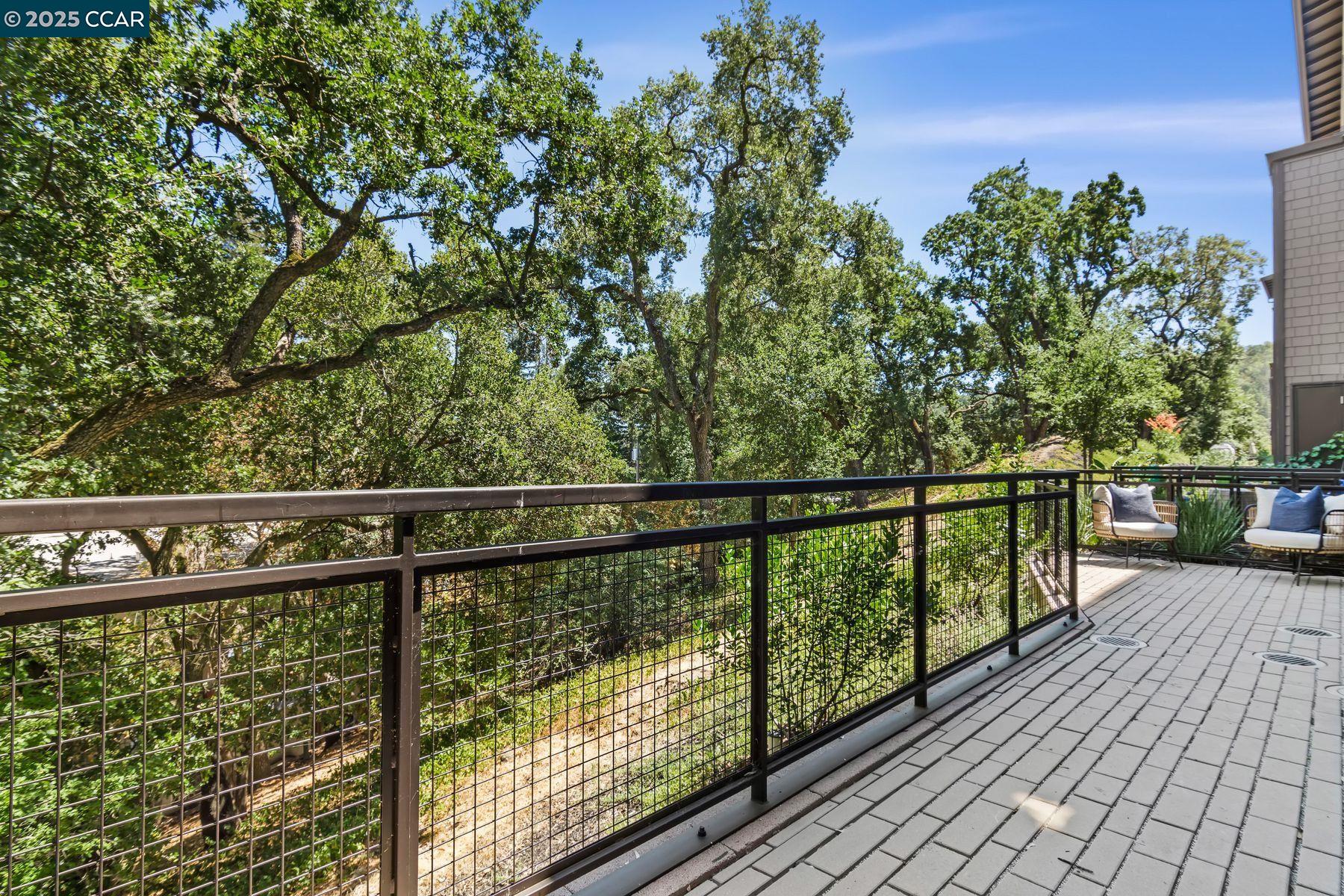 25 Woodbury Highlands Court, Unit 23