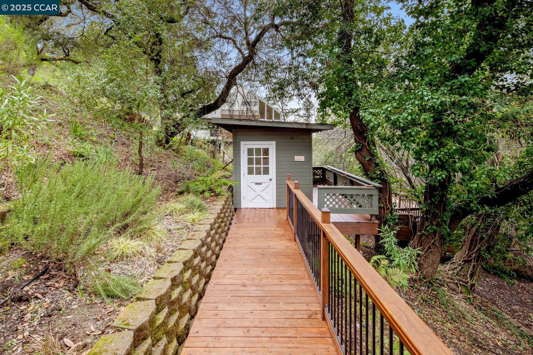 32 Greenwood Ct
