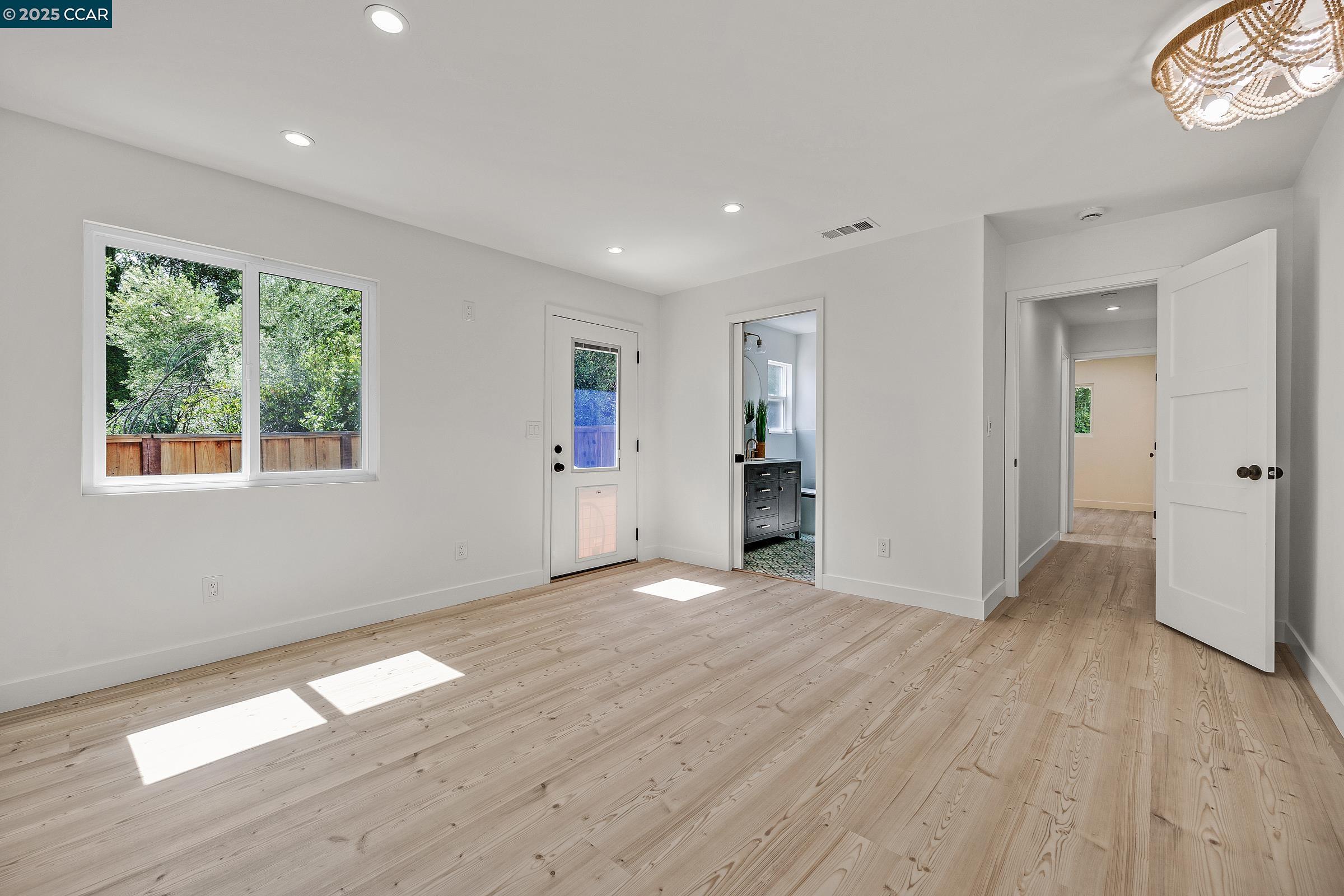 1952 Montclair Court