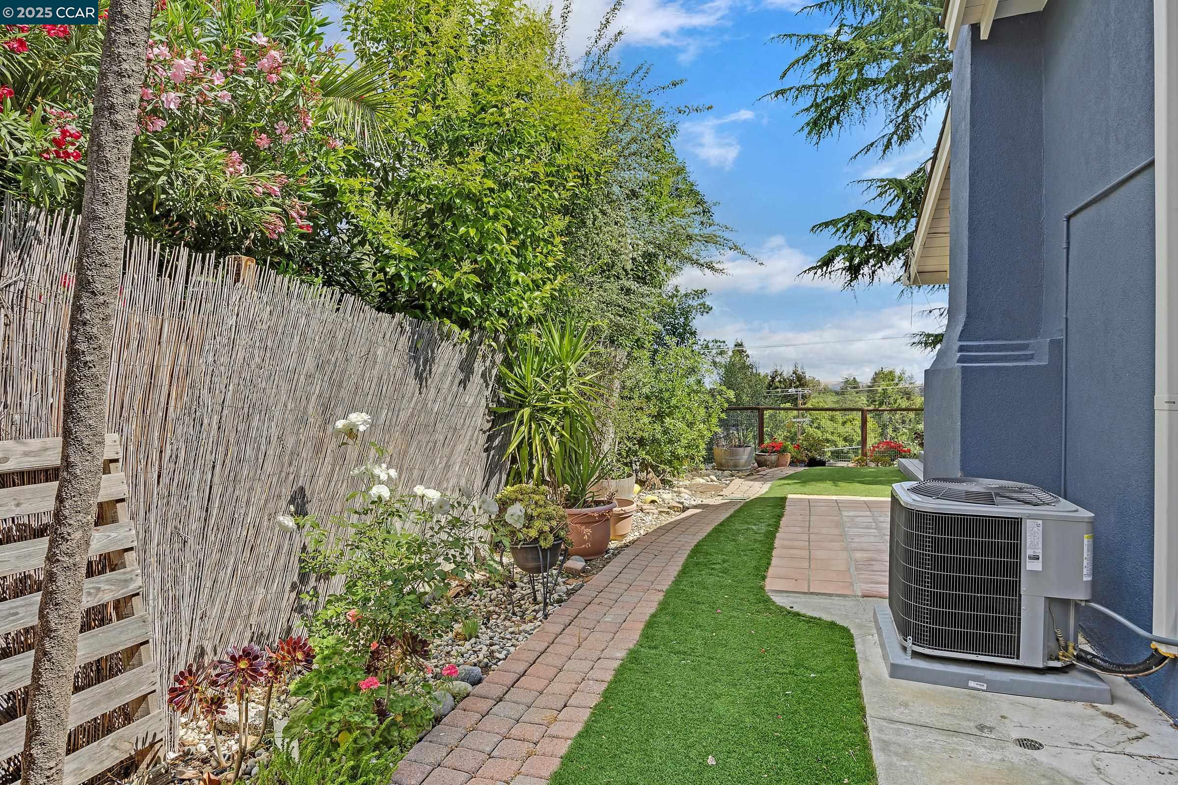 1952 Montclair Court