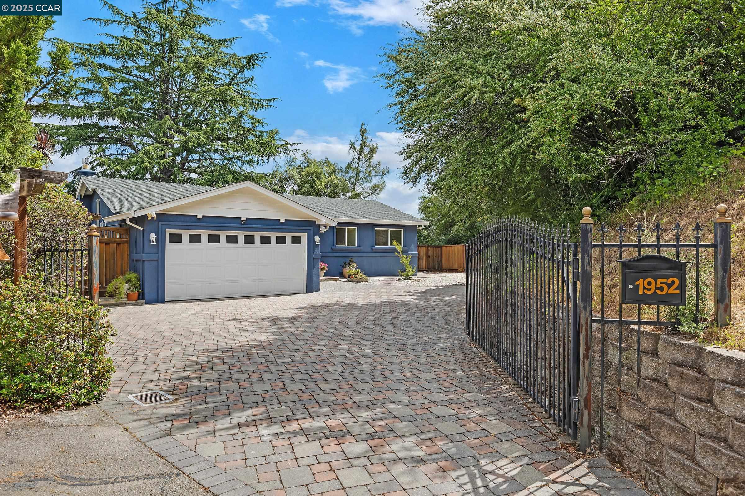 1952 Montclair Court