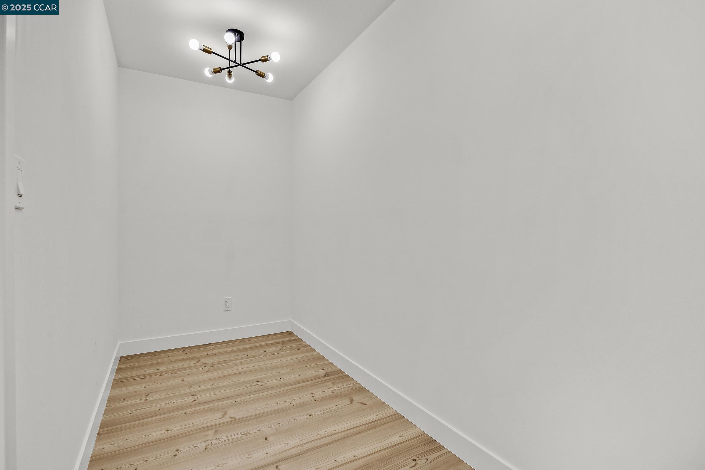 1952 Montclair Court