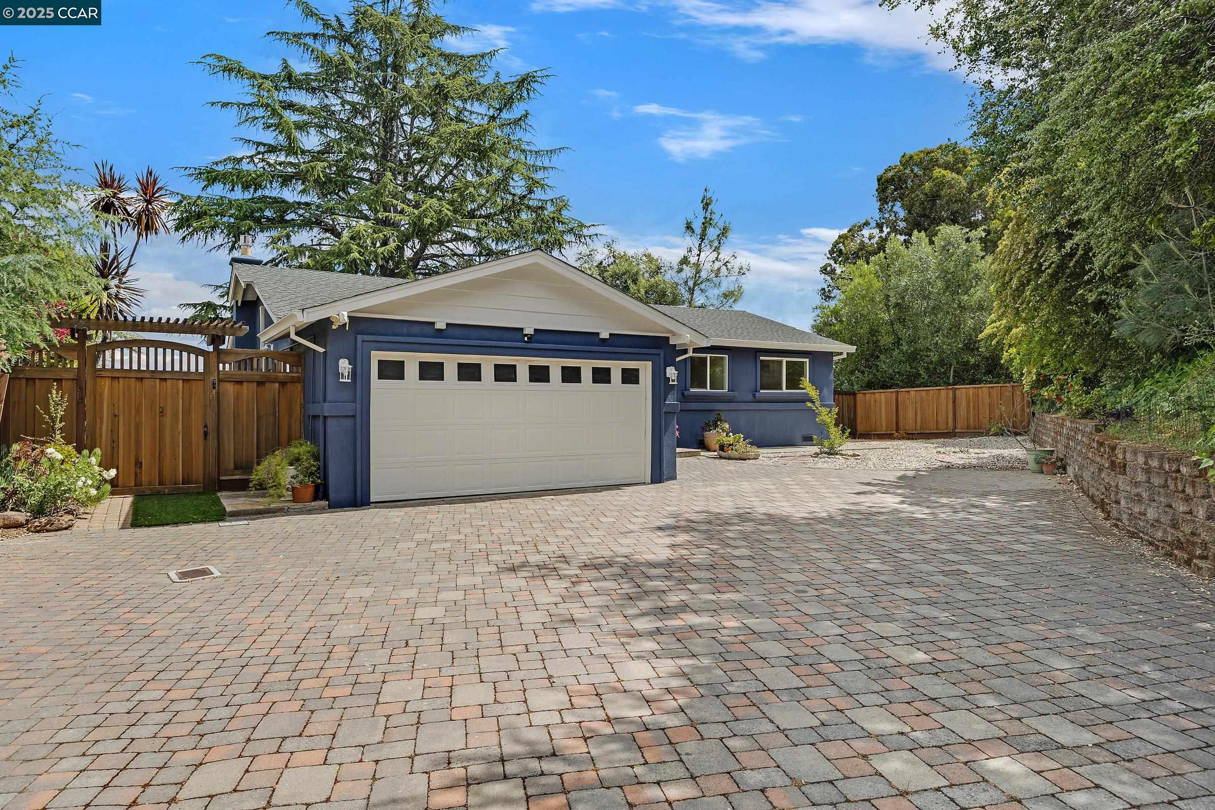 1952 Montclair Court