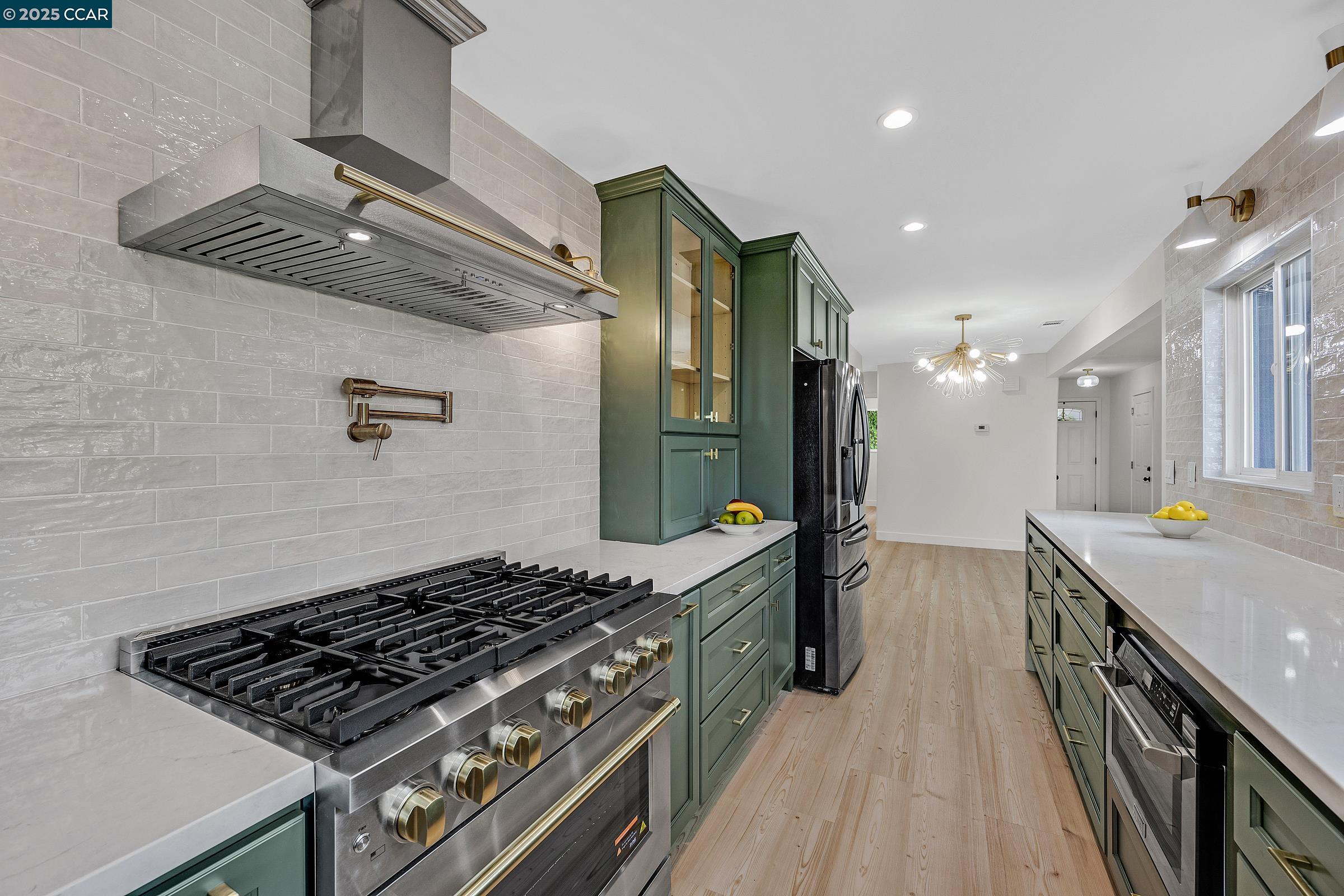 1952 Montclair Court