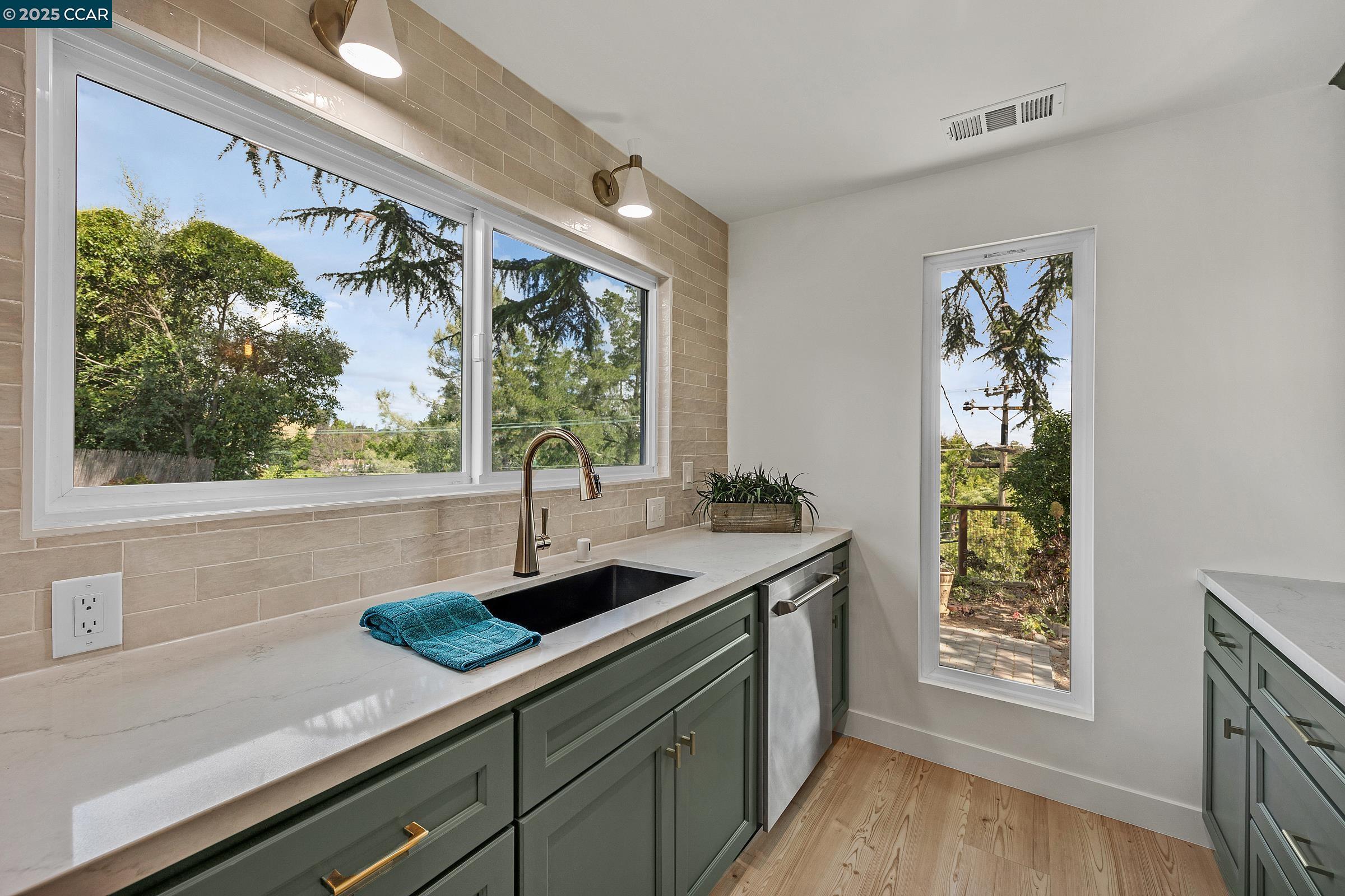 1952 Montclair Court