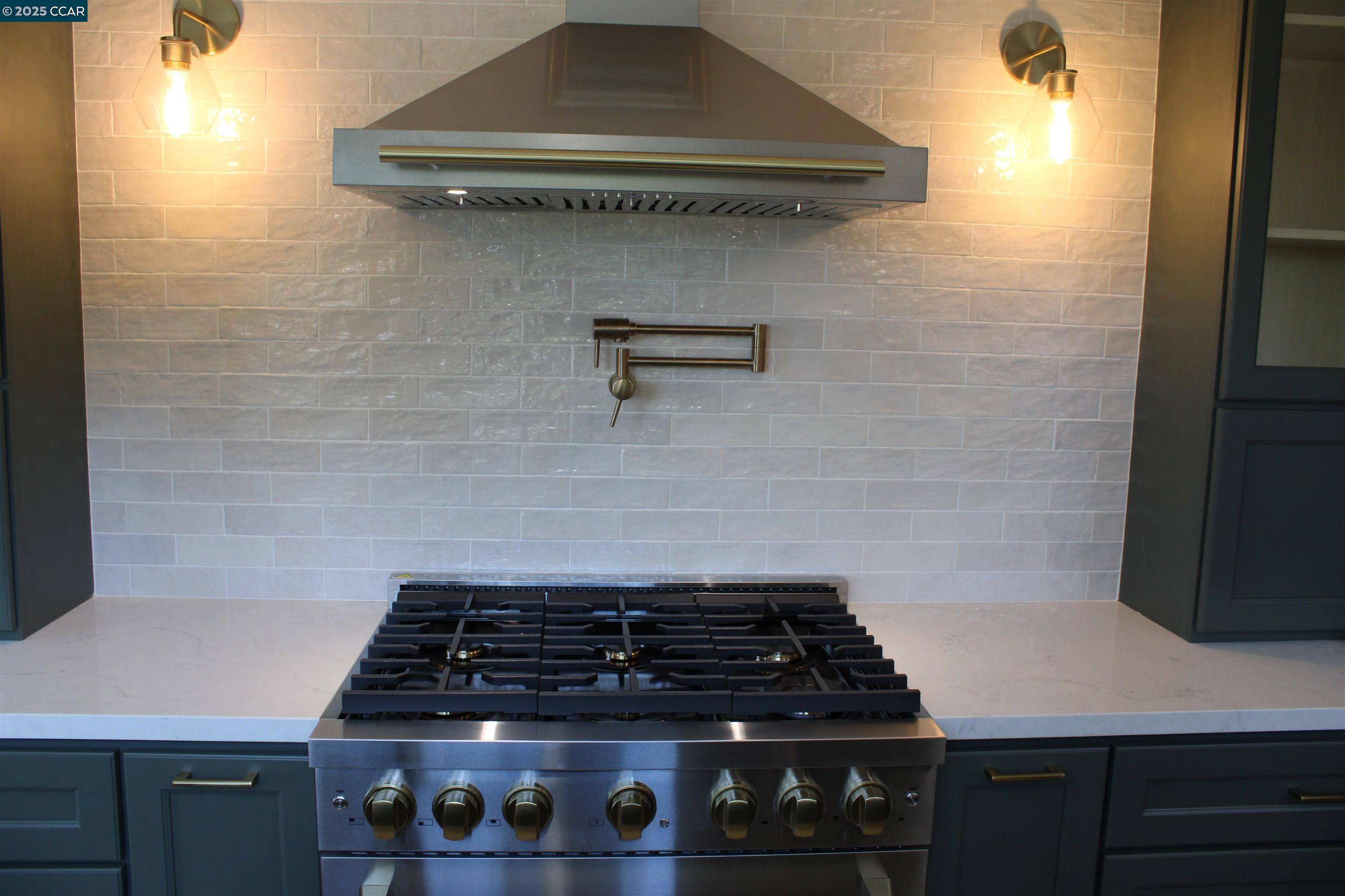 1952 Montclair Court