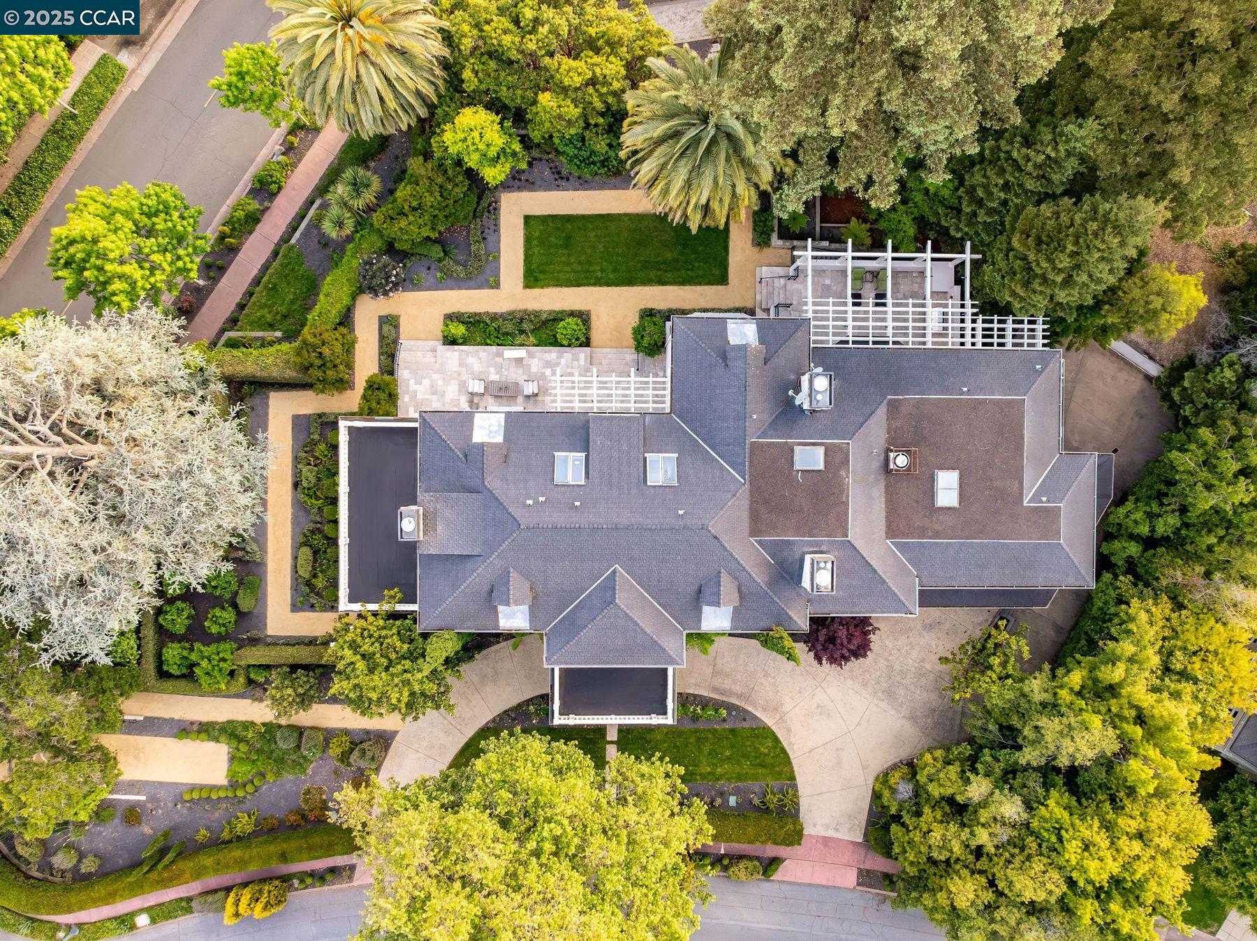 25 Crocker Ave