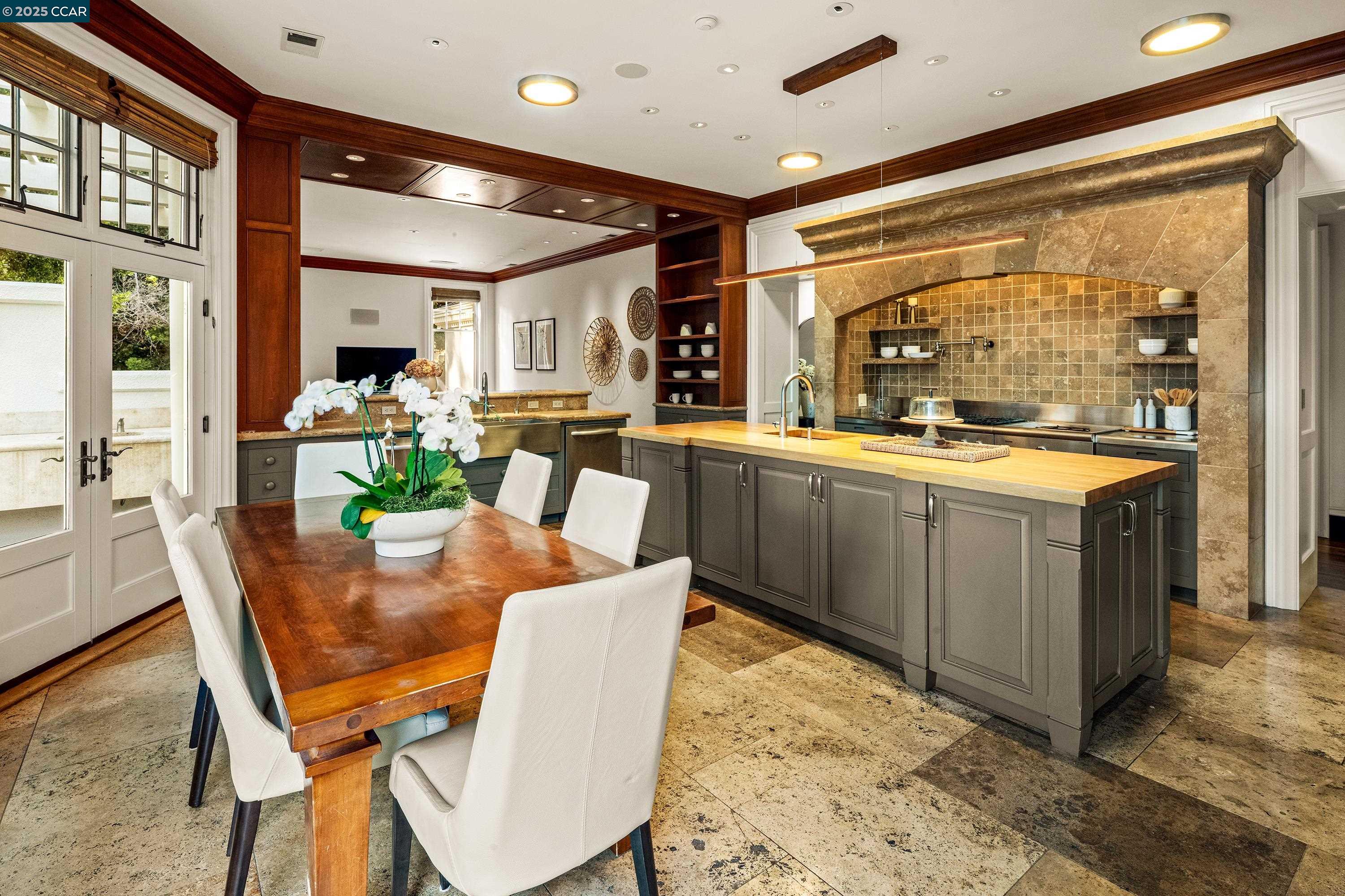25 Crocker Ave