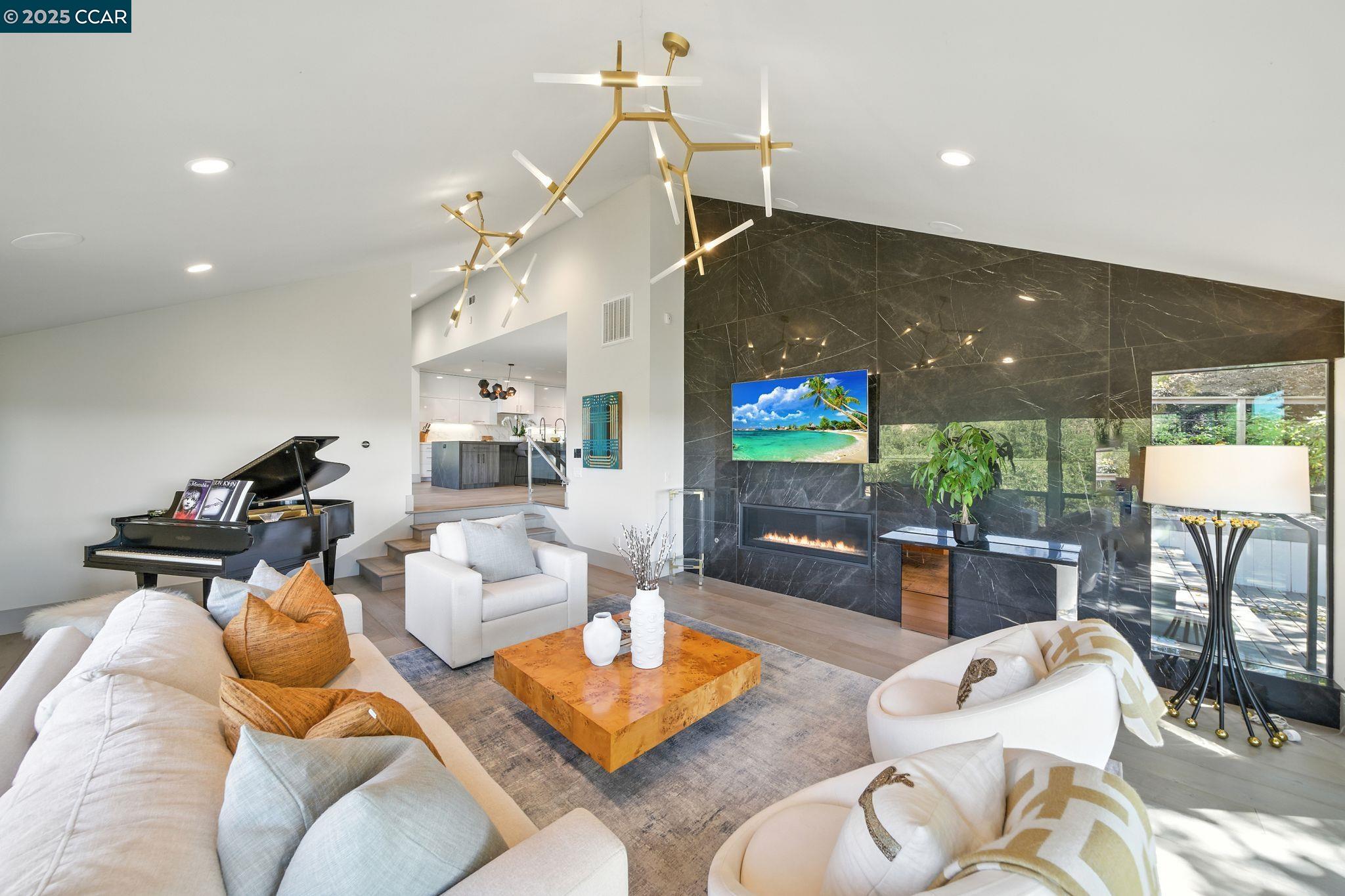 121 Tappan Ln