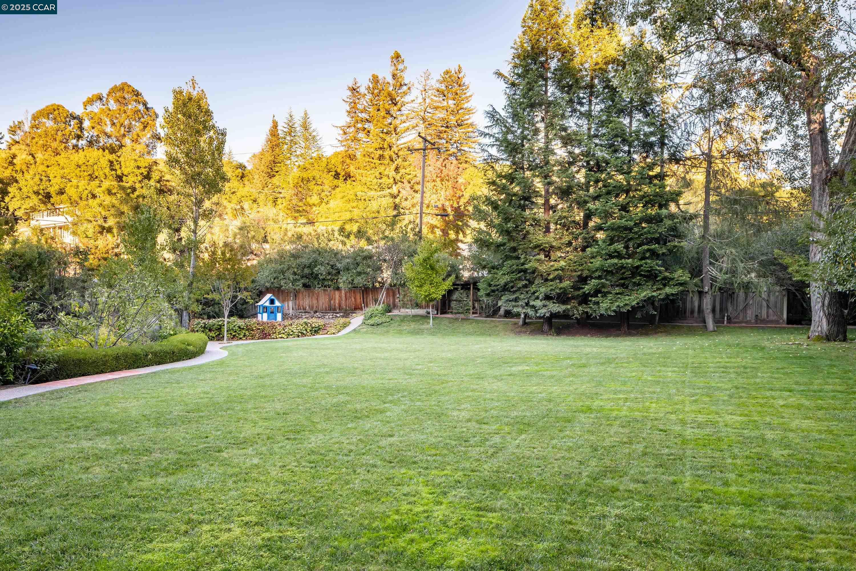 4 Greenwood Court