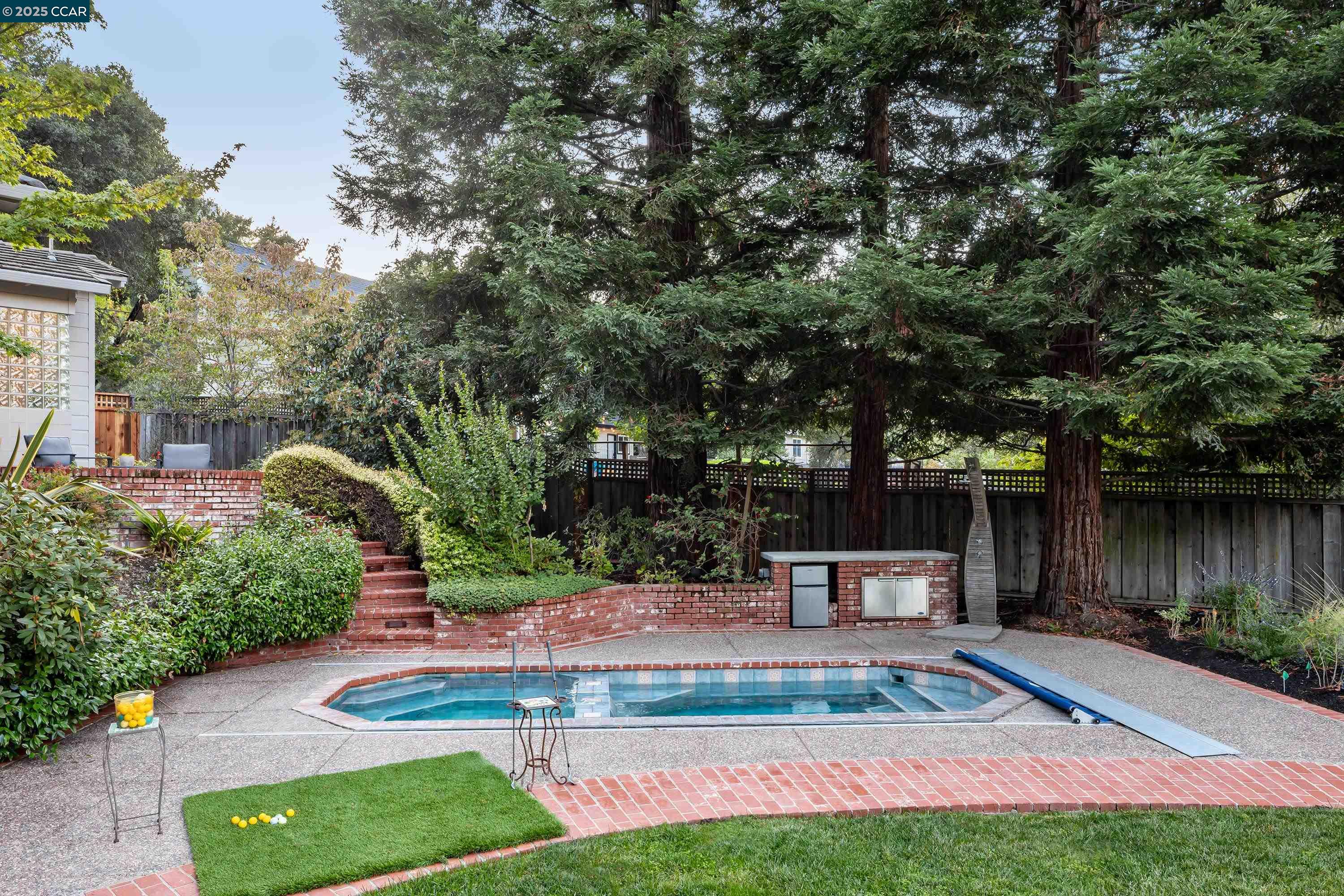4 Greenwood Court