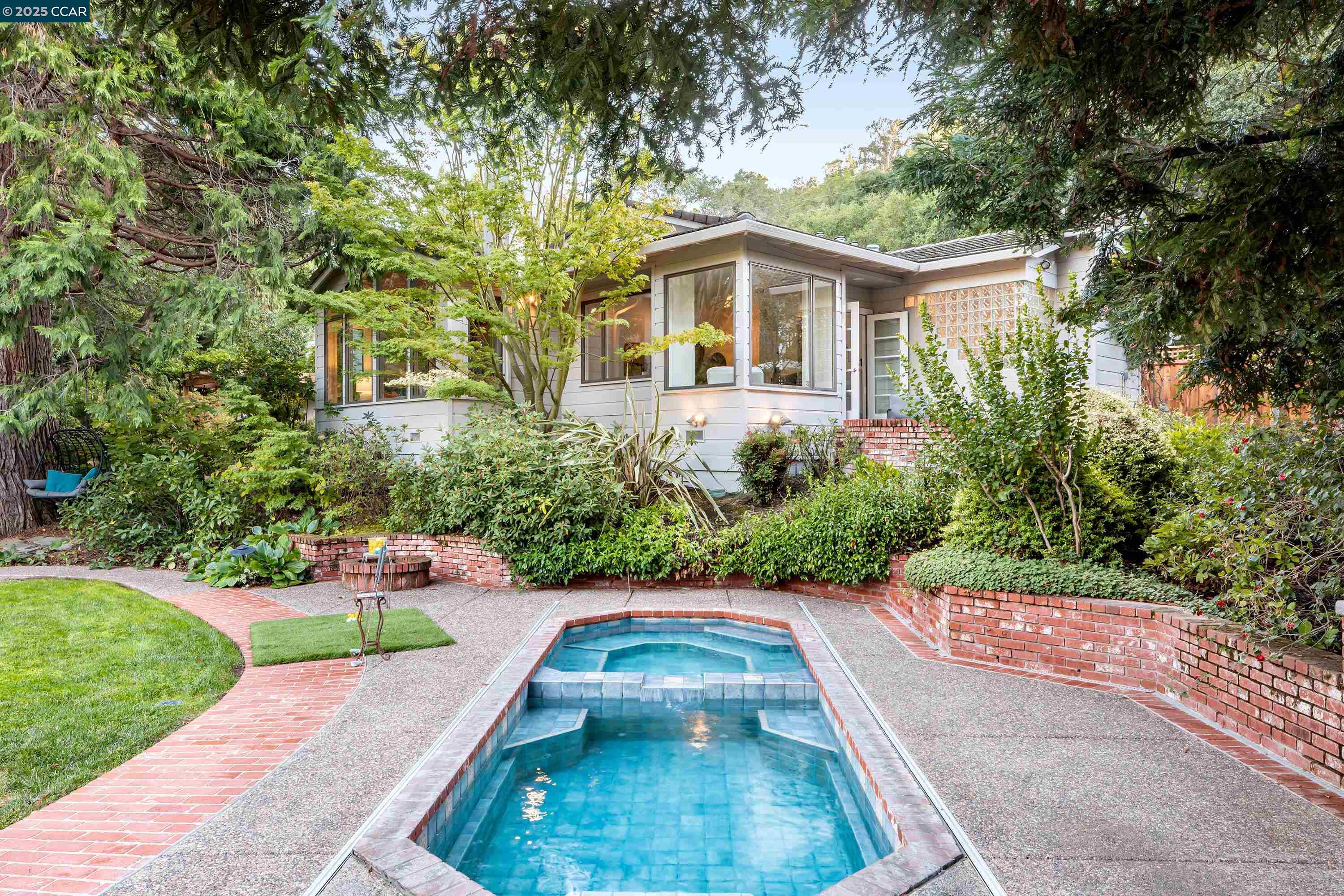 4 Greenwood Court