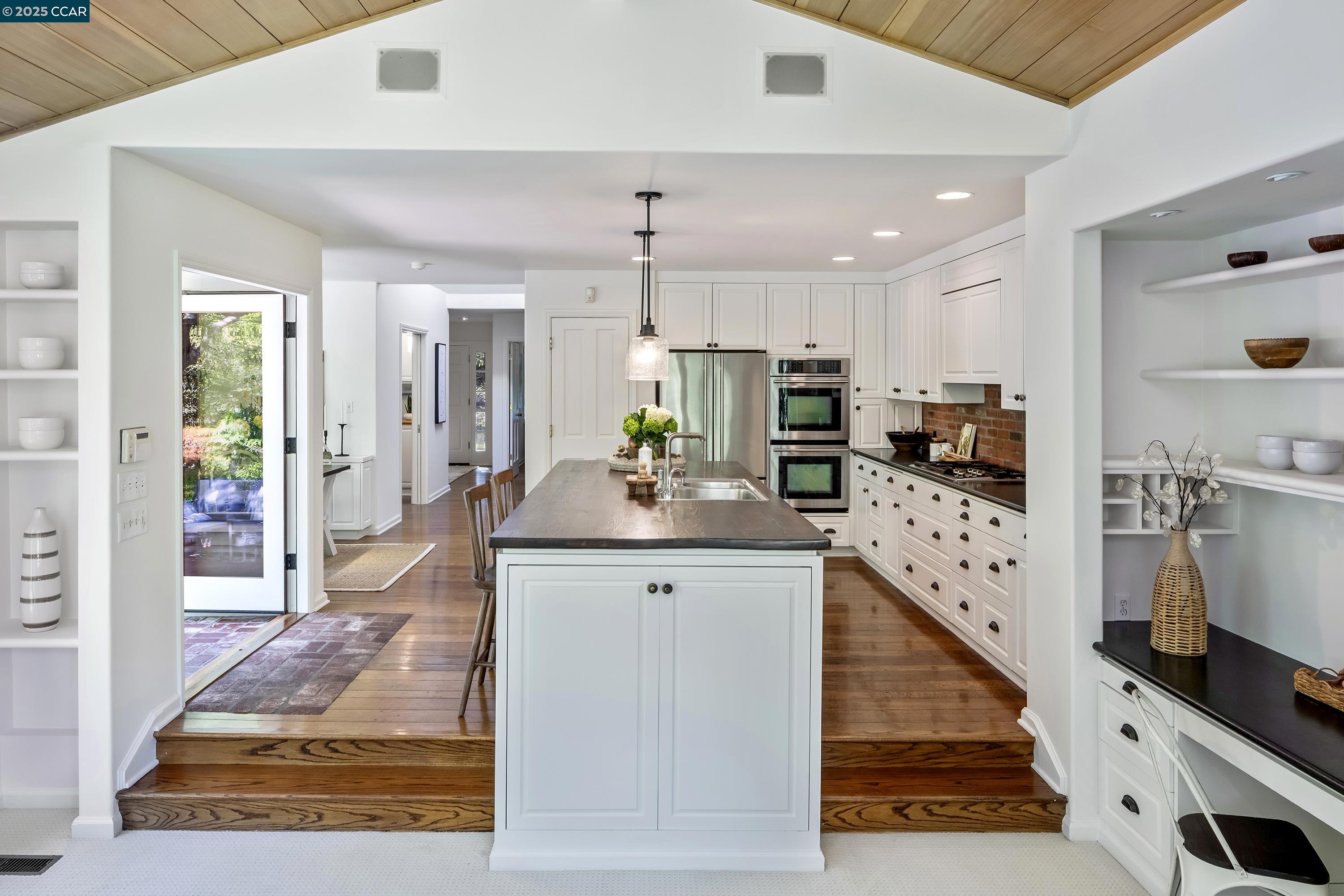 4 Greenwood Court