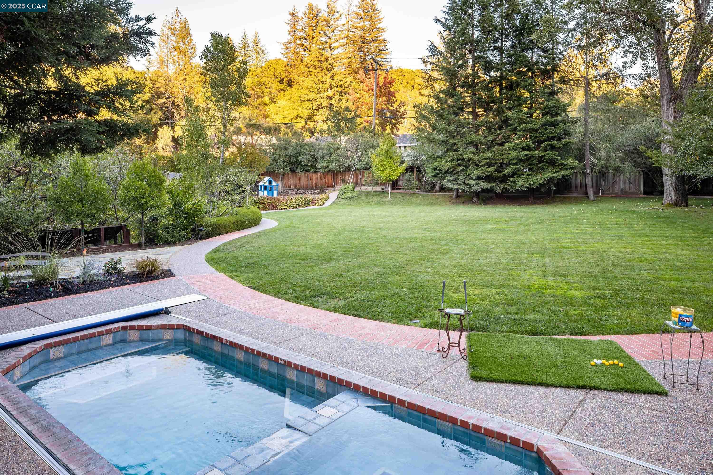 4 Greenwood Court