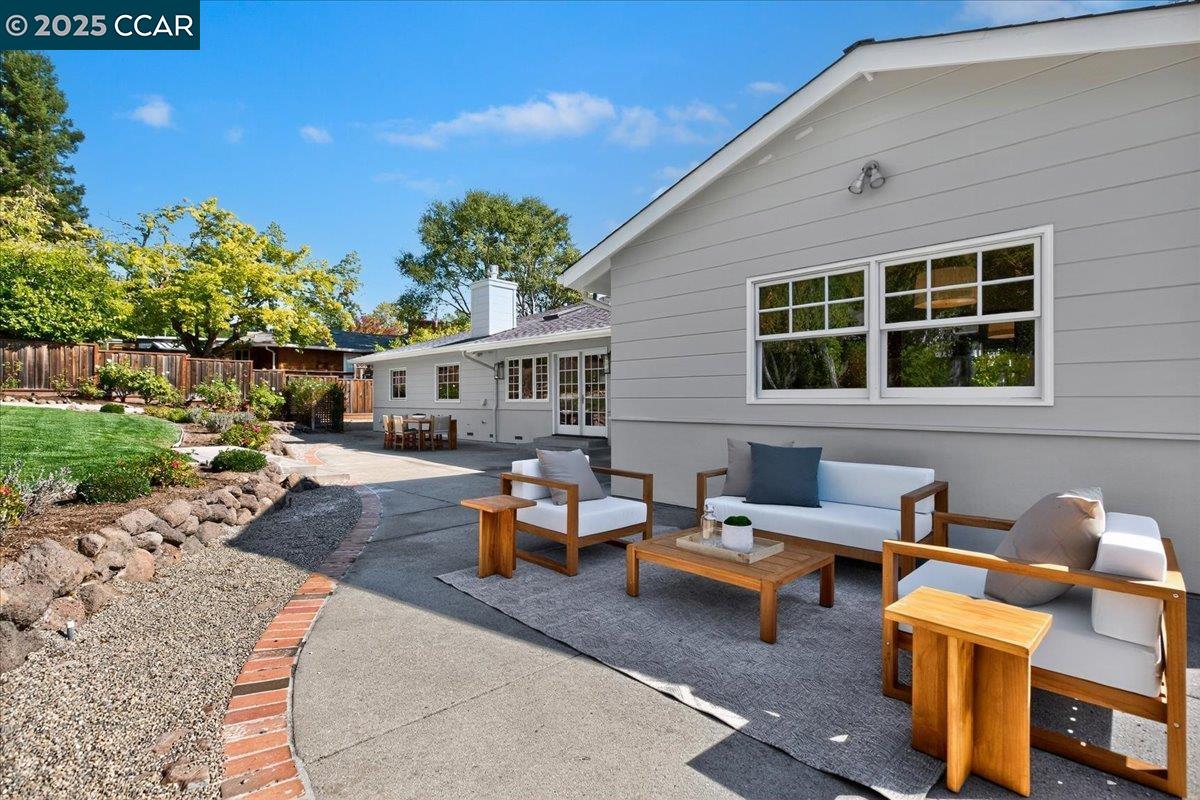 133 Lombardy Ln