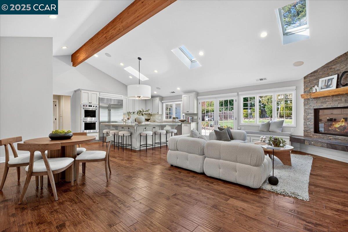 133 Lombardy Ln