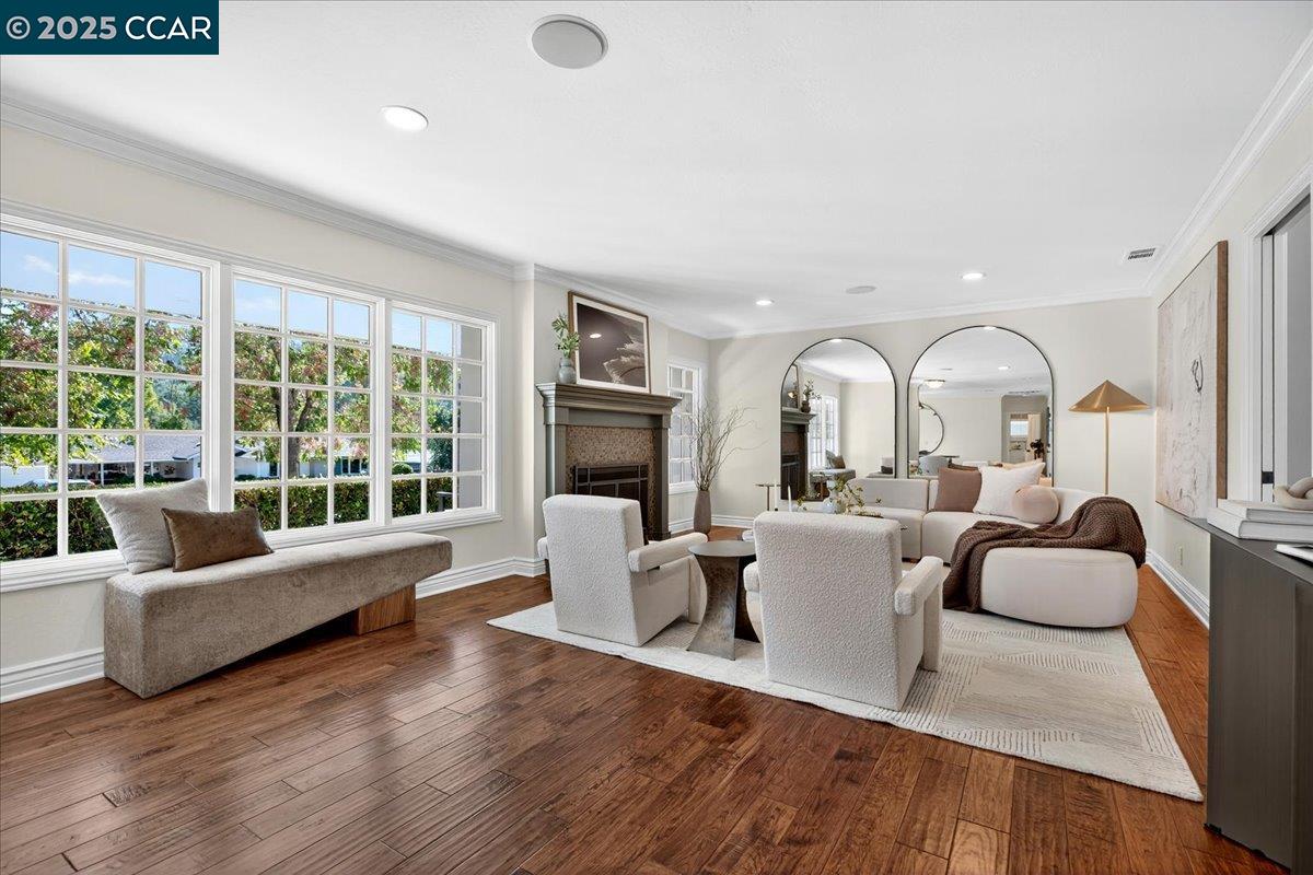133 Lombardy Ln