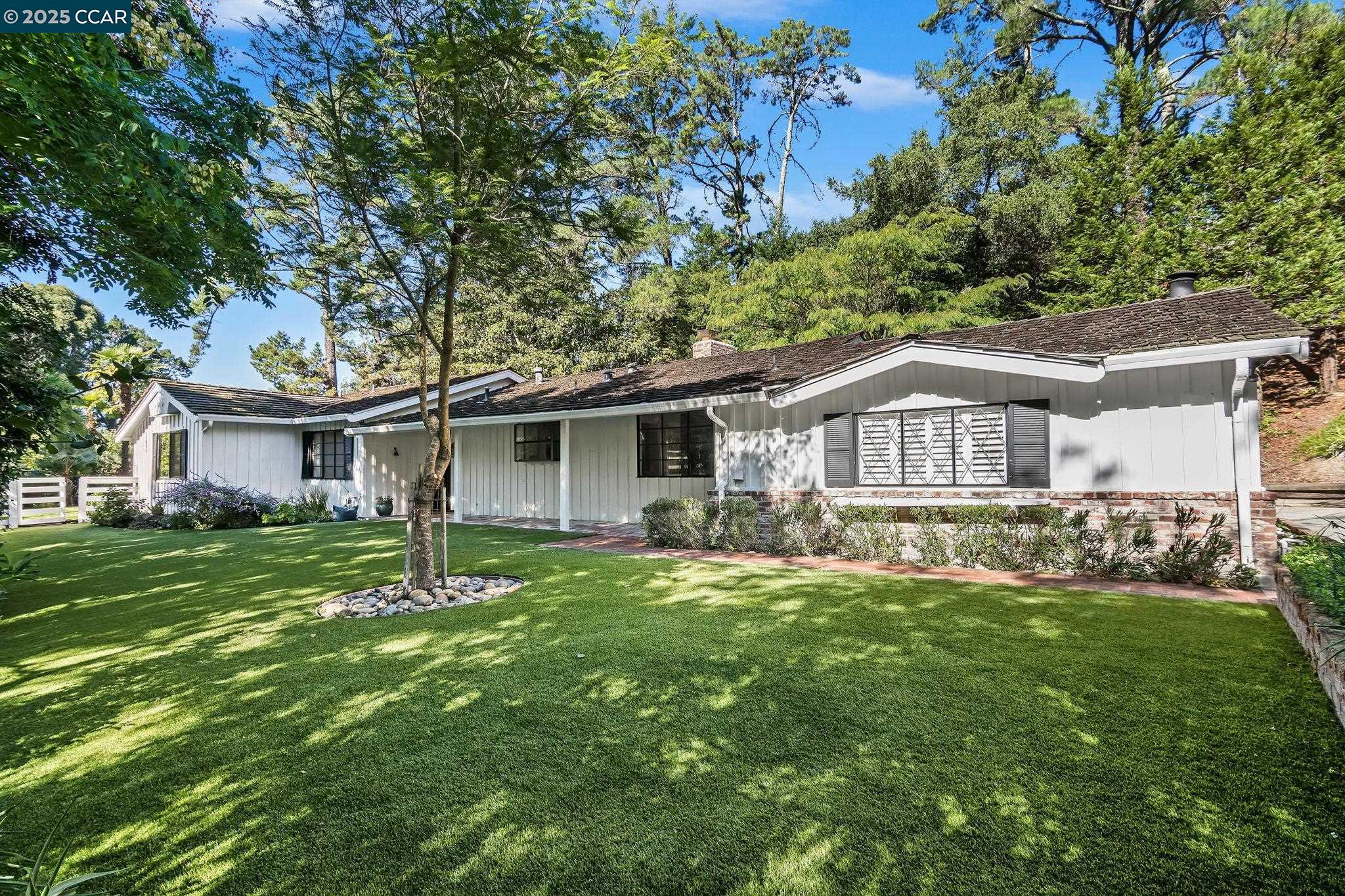 3 Monroe Ct