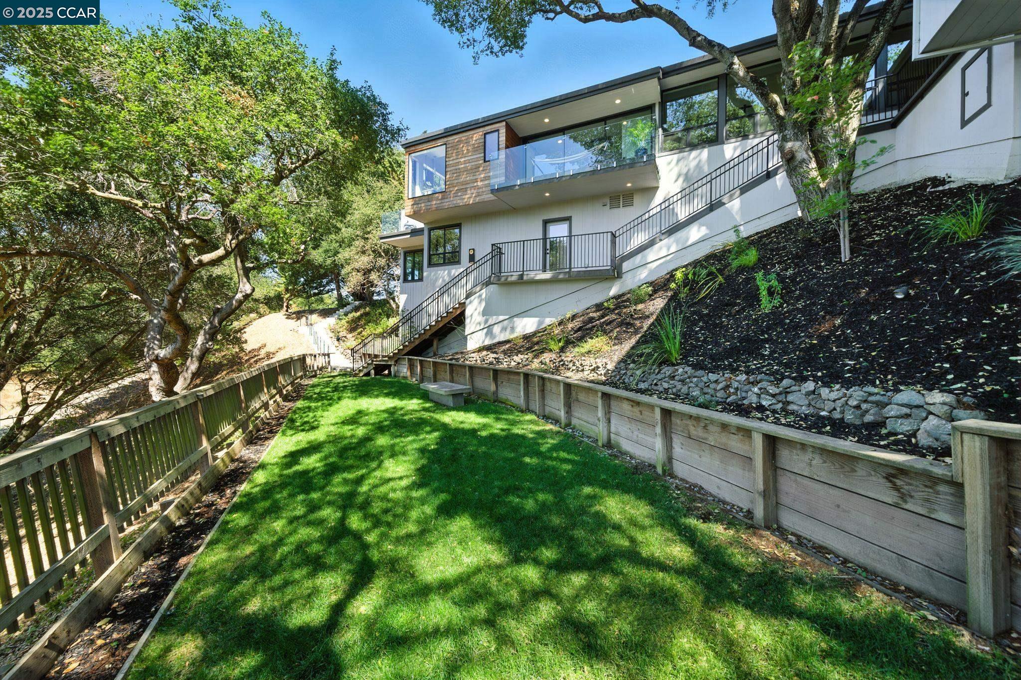 121 Tappan Ln
